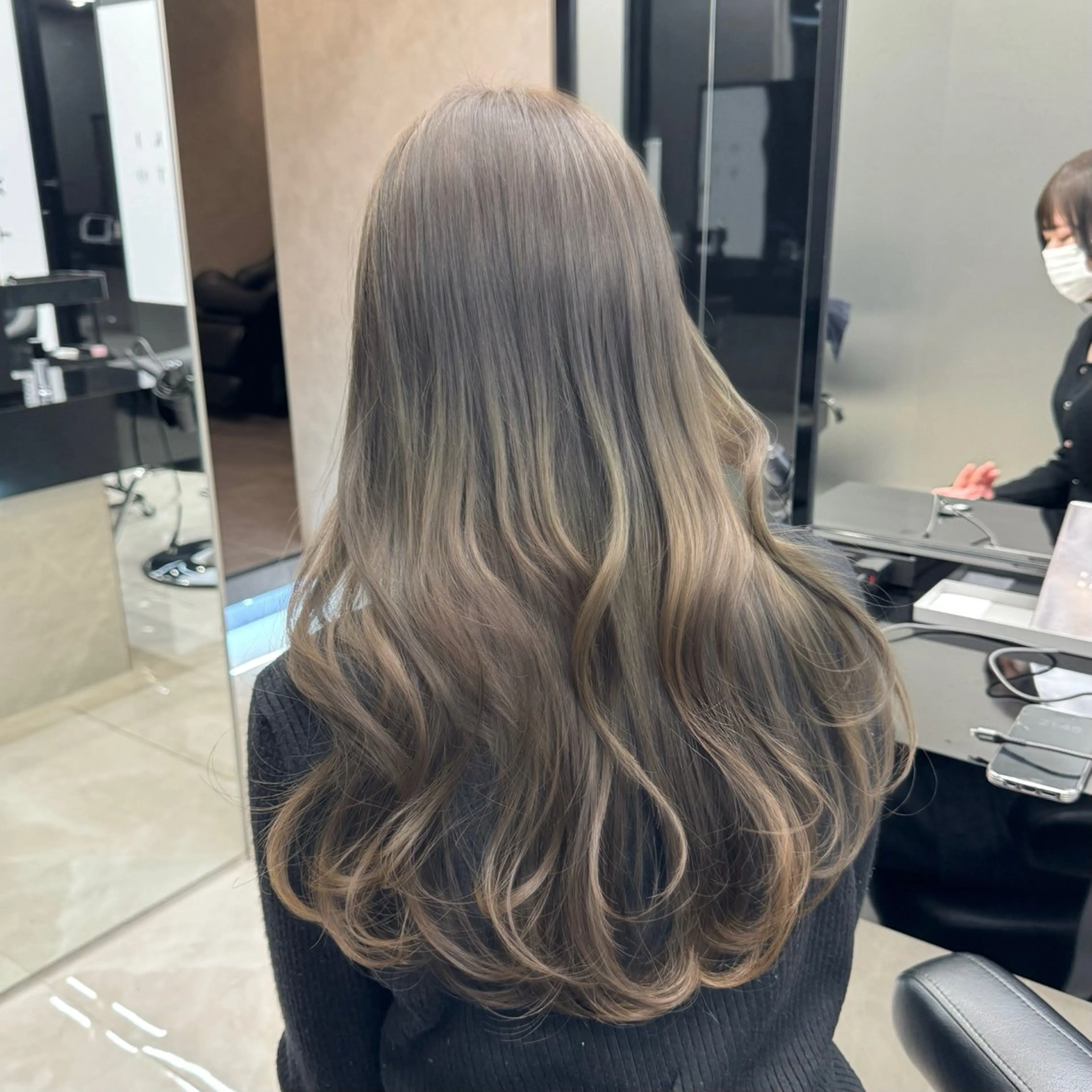 ロング カラー ベージュカラー ブリーチ 透明感カラー ブリーチなしカラー オリーブベージュ 新宿/顔周りカット/ レイヤー/がっきーのヘアスタイル