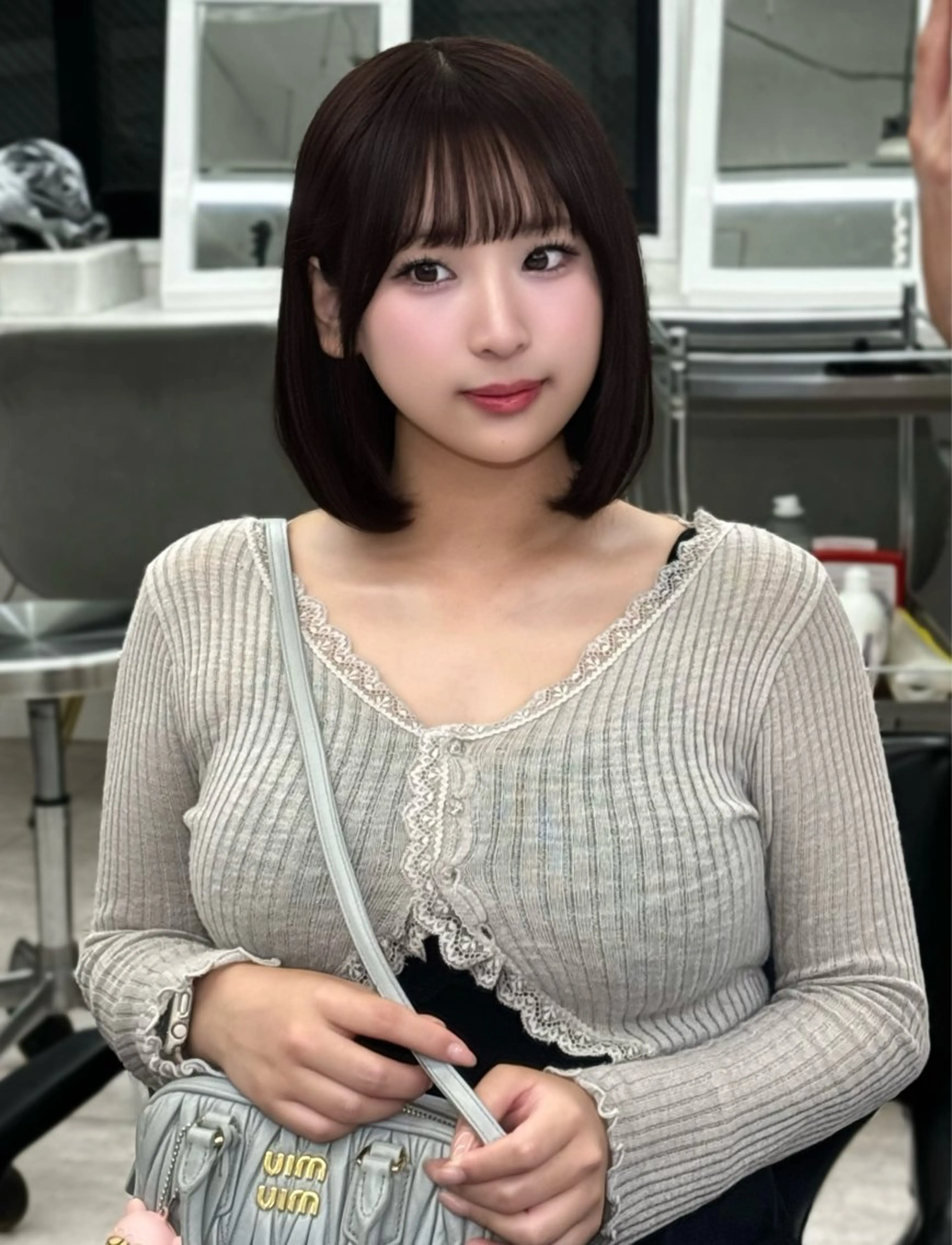 ミディアム 顔まわりレイヤー 顔周りカット ハッシュカット 髪質改善 韓国風ヘア 岡田 聖蘭のヘアスタイル