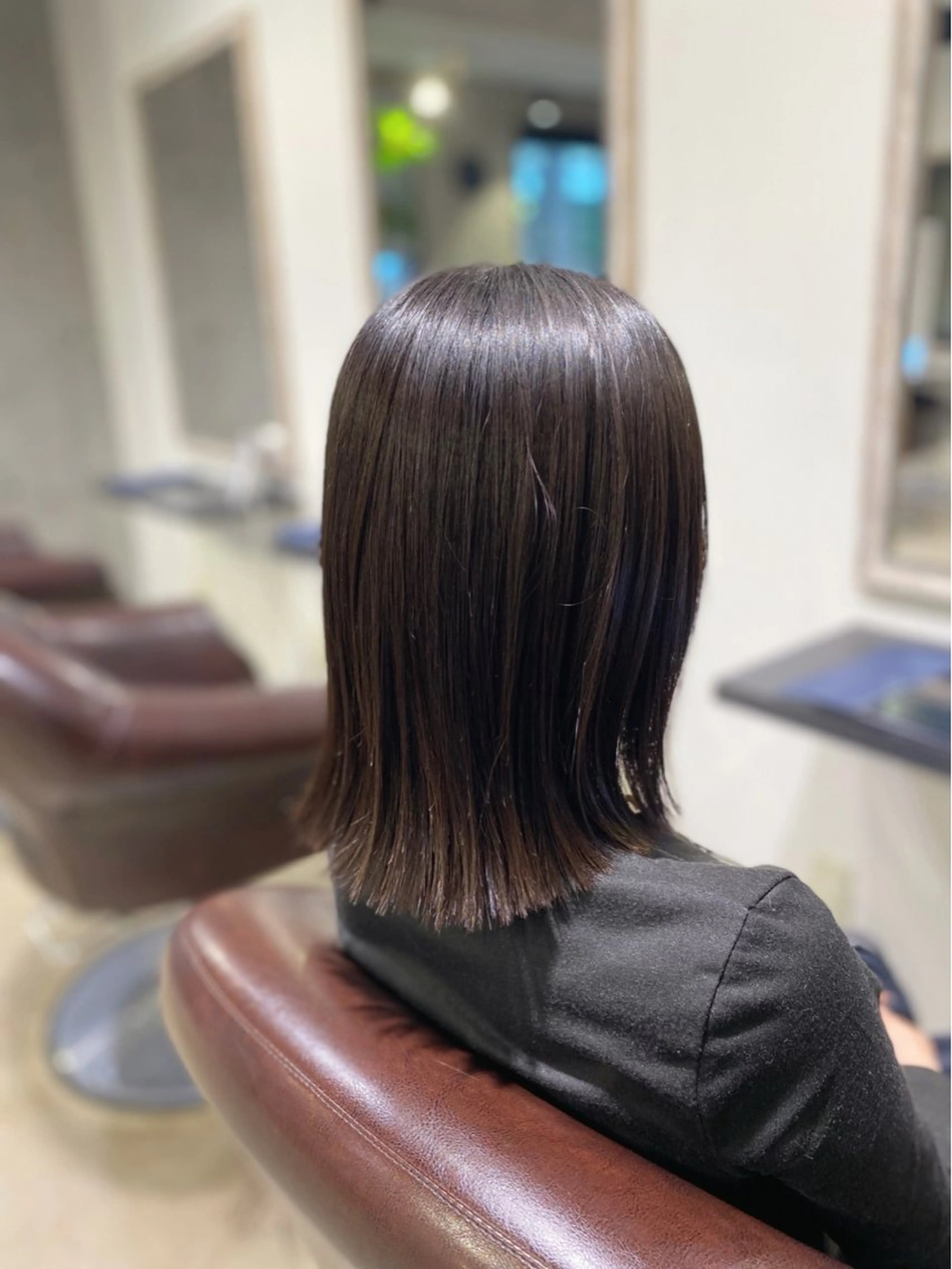 ミディアム 外ハネヘア 縮毛矯正 根本 真奈のヘアスタイル