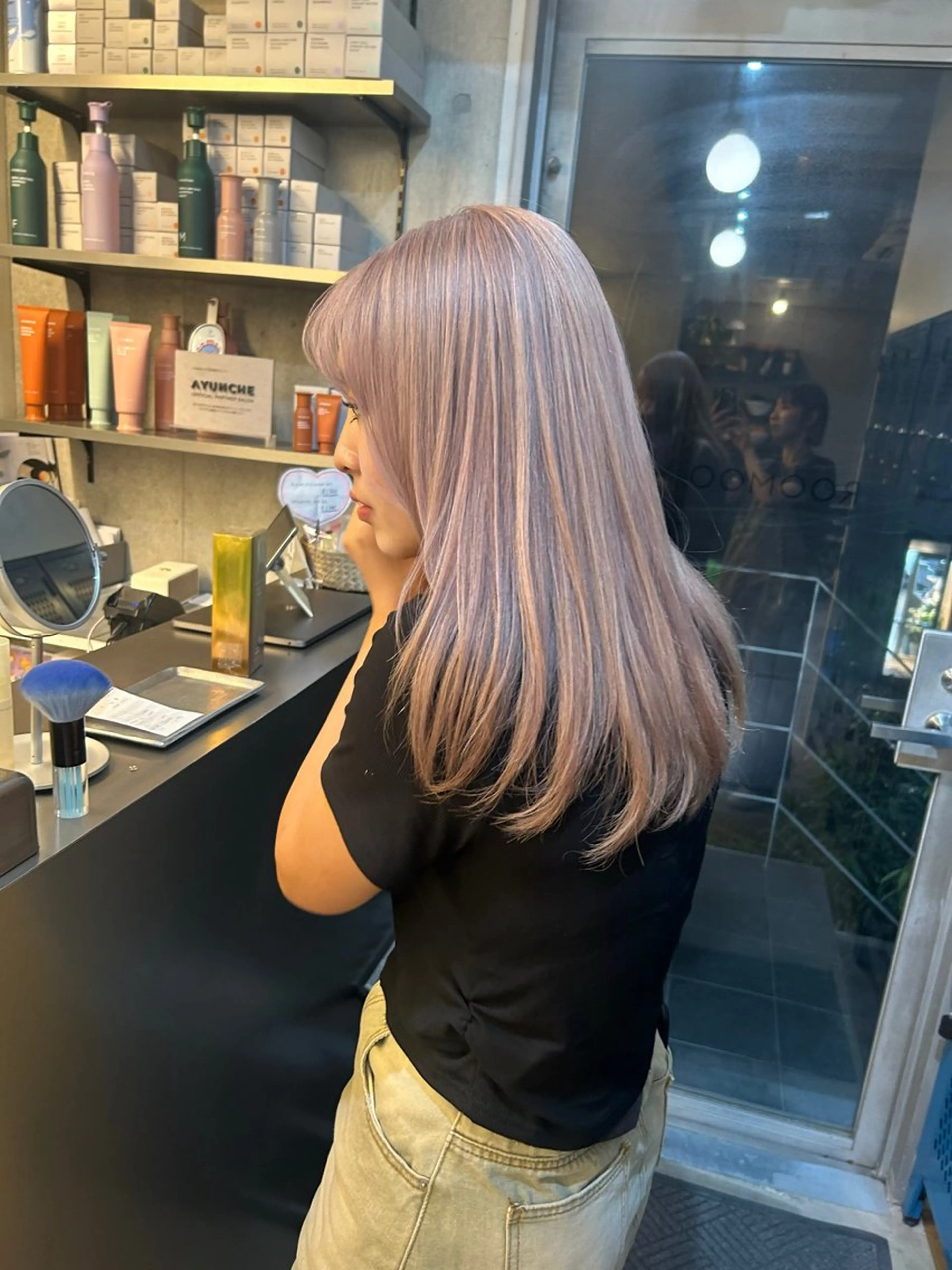 ミディアム カラー ブリーチ 韓国ボブ/レイヤー ボブ/ EMIRIのヘアスタイル