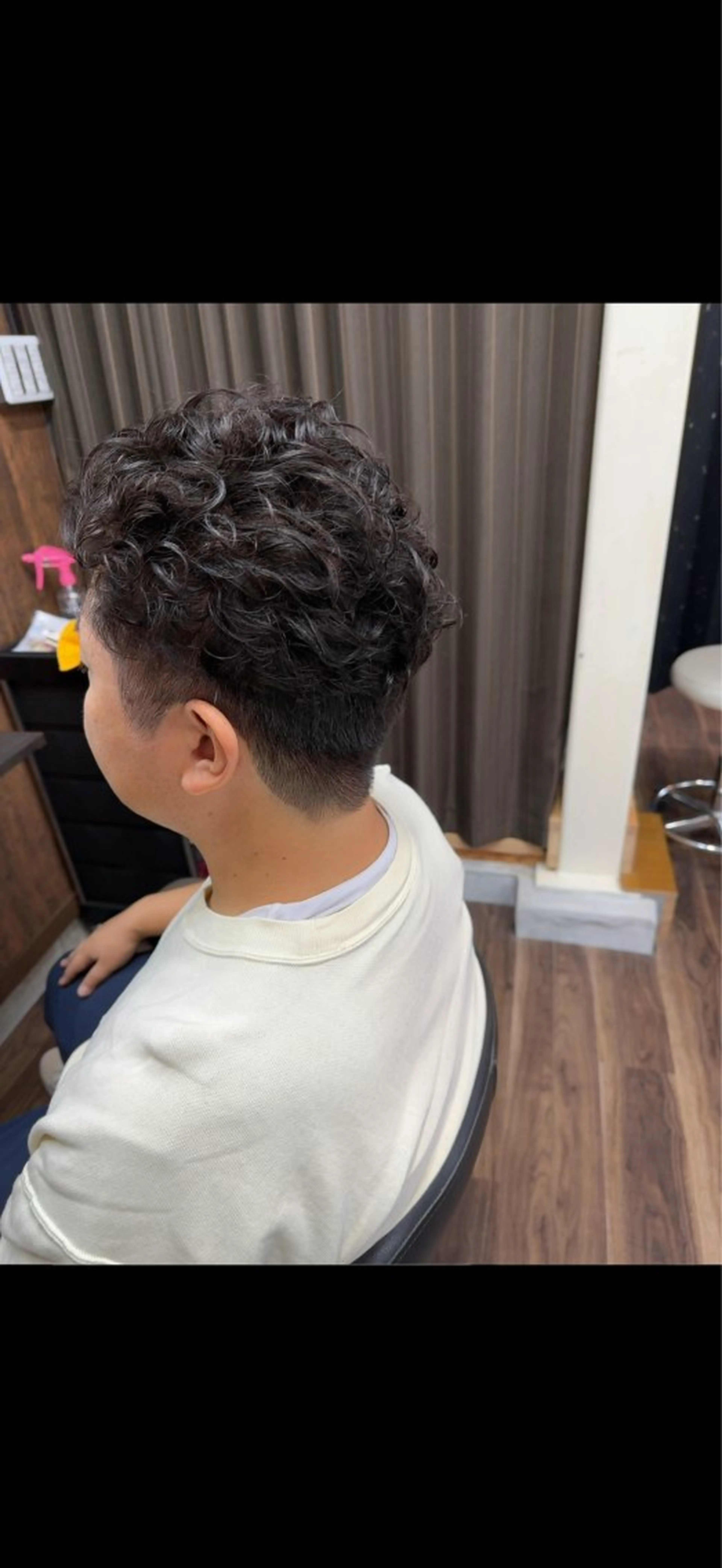 ショート パーマ メンズ メンズパーマ ツーブロック 刈り上げ カット パーマ 山宮 雅次のヘアスタイル