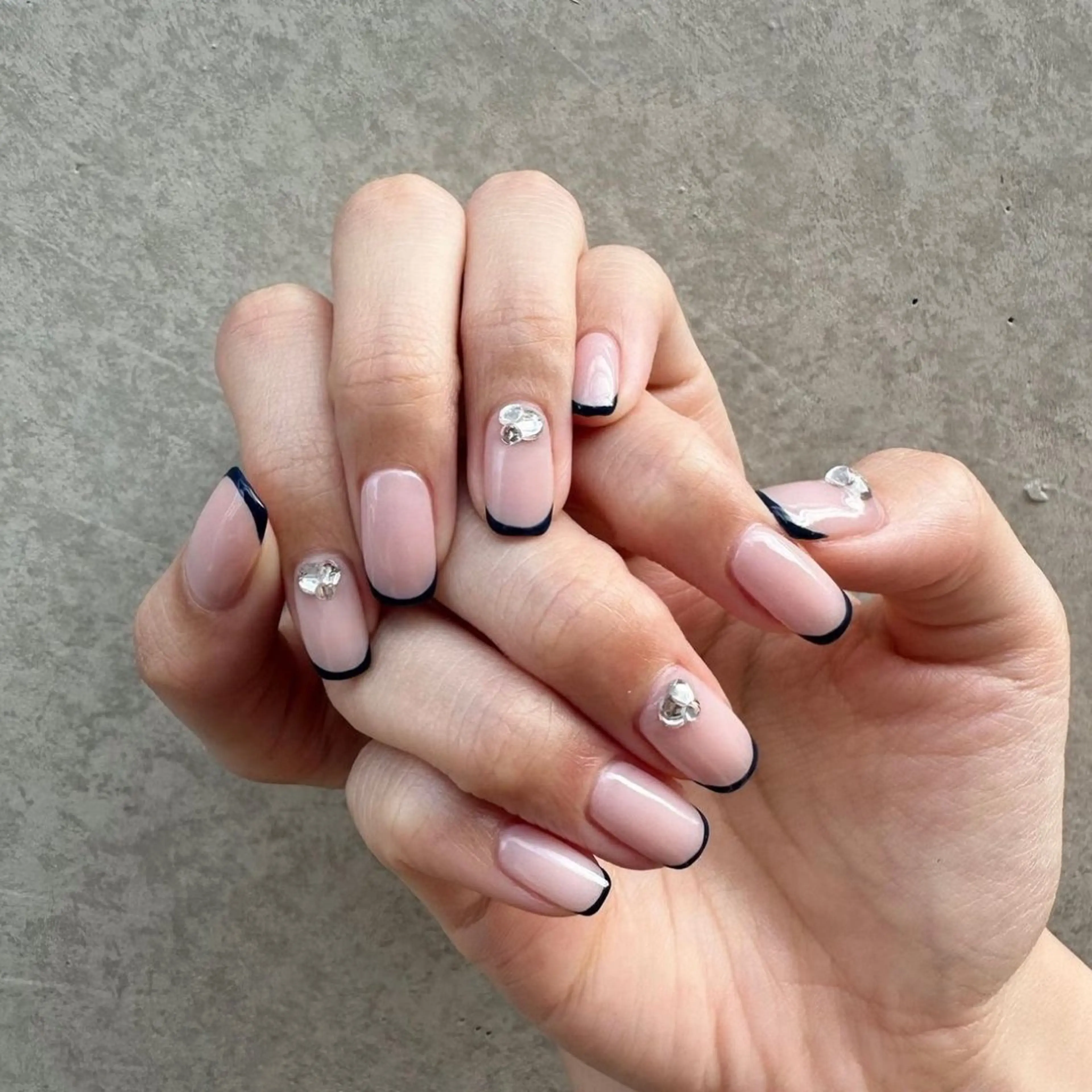 ネイル クリアネイル フレンチネイル 氷ネイル・うるうるネイル 韓国ネイル ネイビー 🪞KAPE NAIL 🪞のネイルデザイン