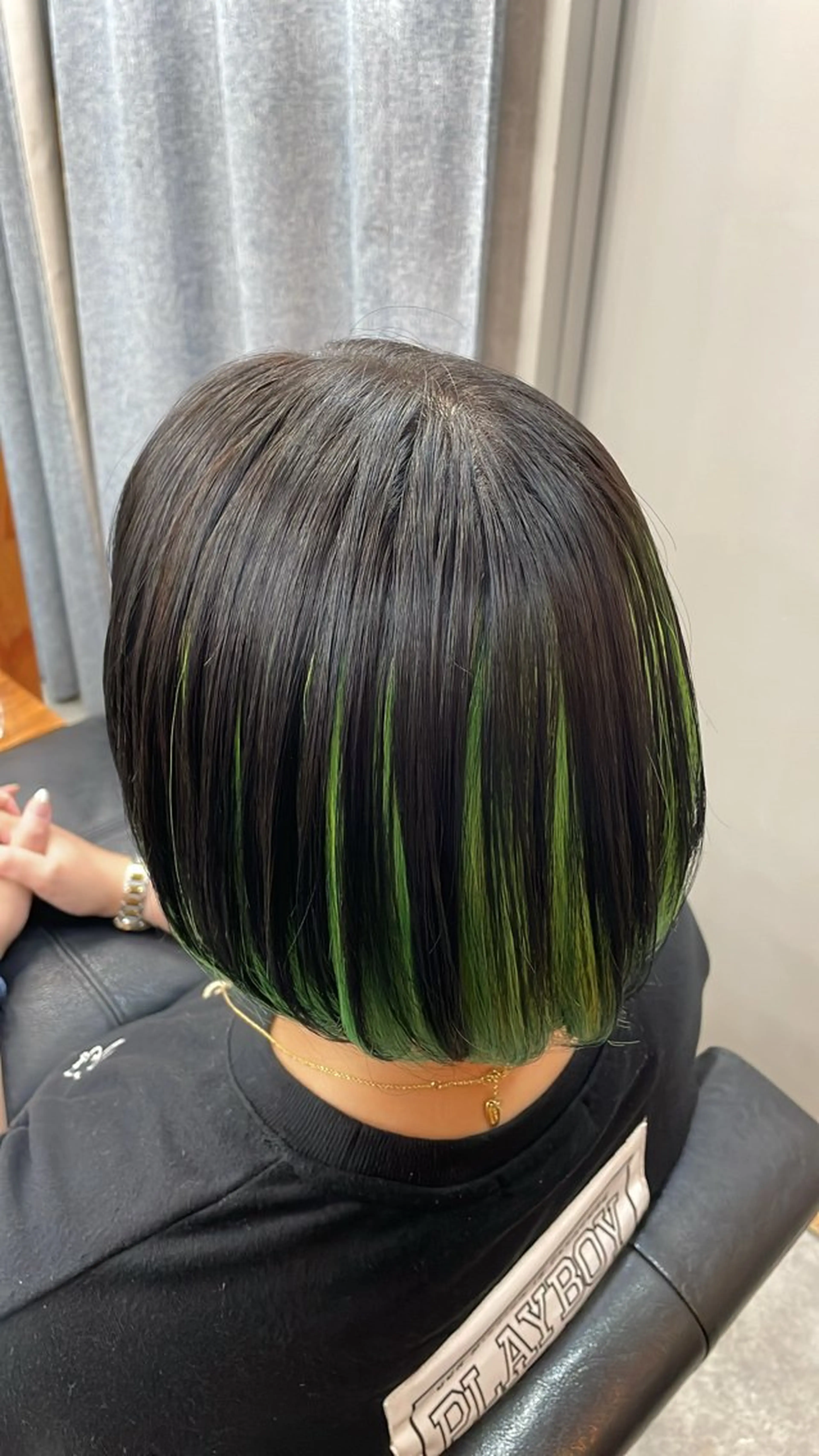 ショート カラー デザインカラー 荒川 桃花のヘアスタイル