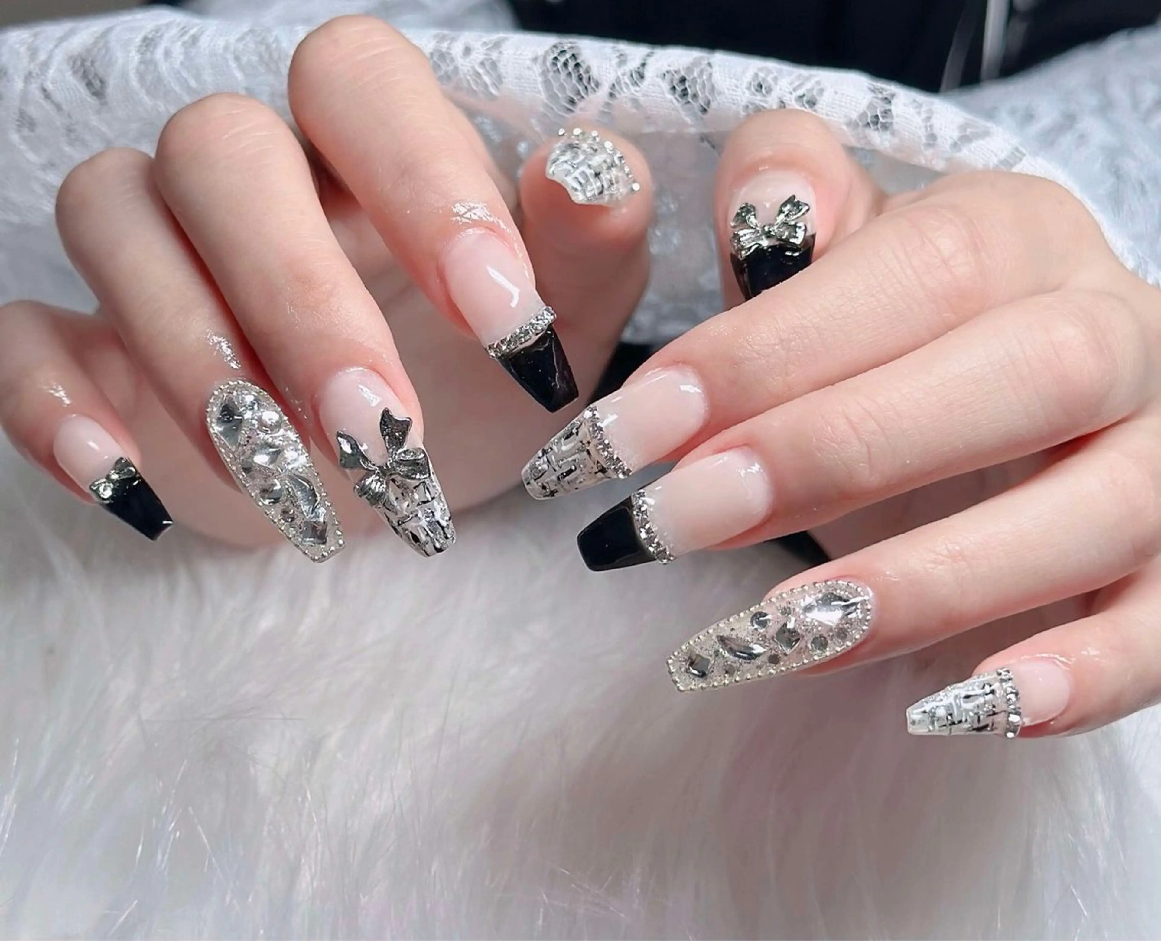 ネイル オーロラネイル フレンチネイル ジェルネイル ハロウィン キラキラネイル ハンドネイル H.baby Nail Salonのネイルデザイン