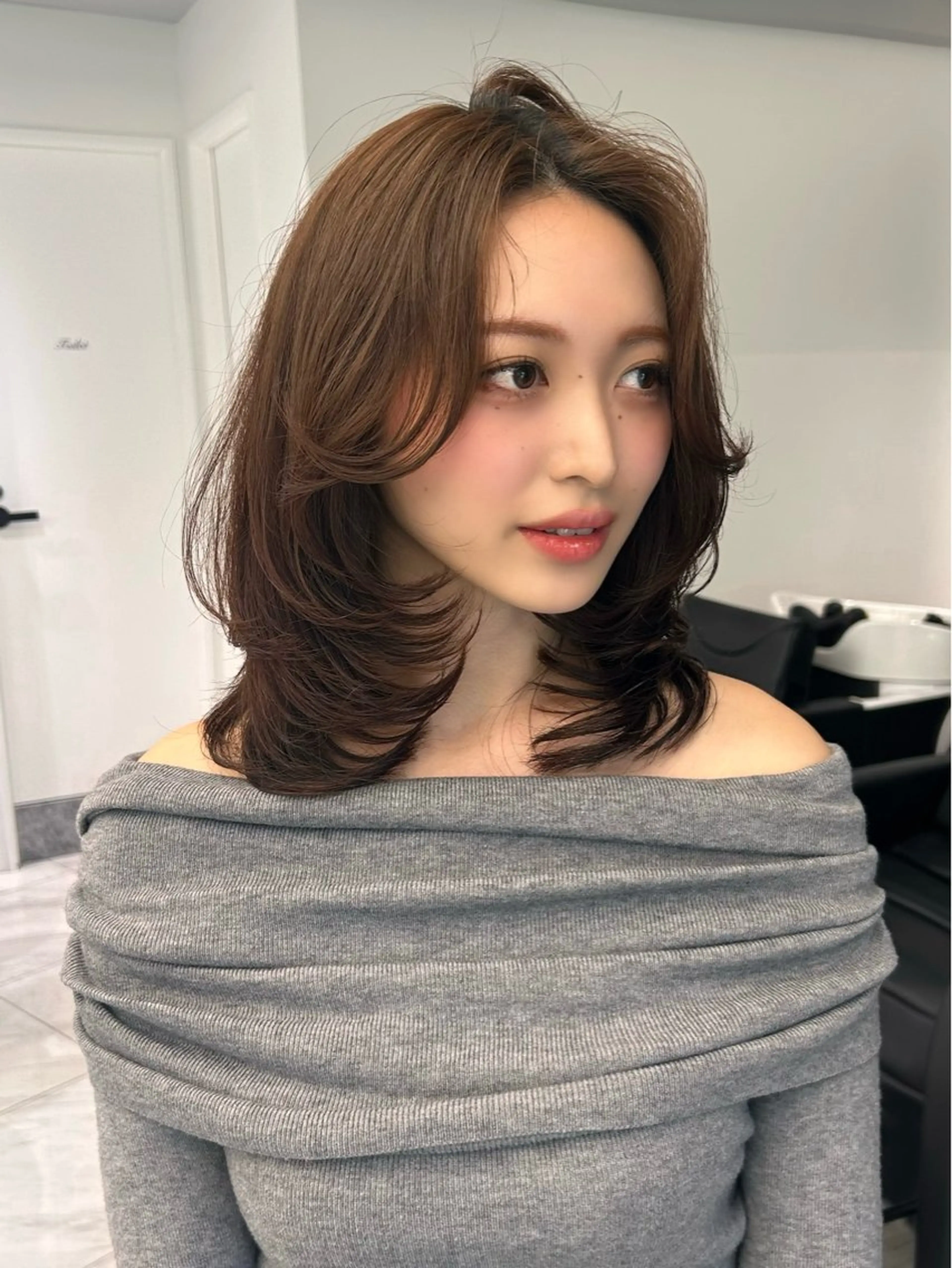 セミロング カラー レイヤー／マツエク 💋𝑨𝑵𝑵𝑨のヘアスタイル