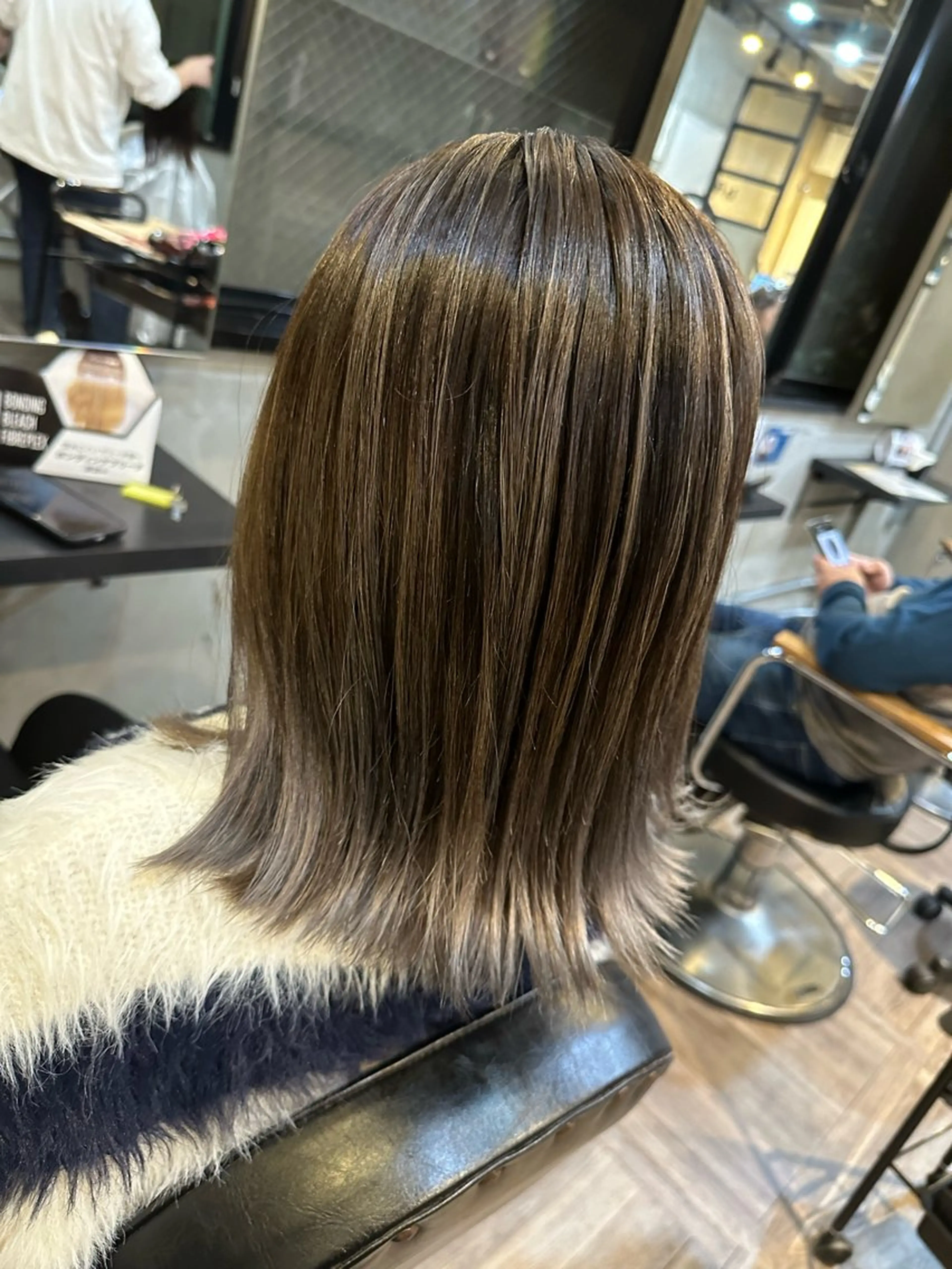 ミディアム カラー バレイヤージュ ブリーチ レイヤーカット カット ヘアカラー トリートメント La fith 店長 城谷颯人のヘアスタイル