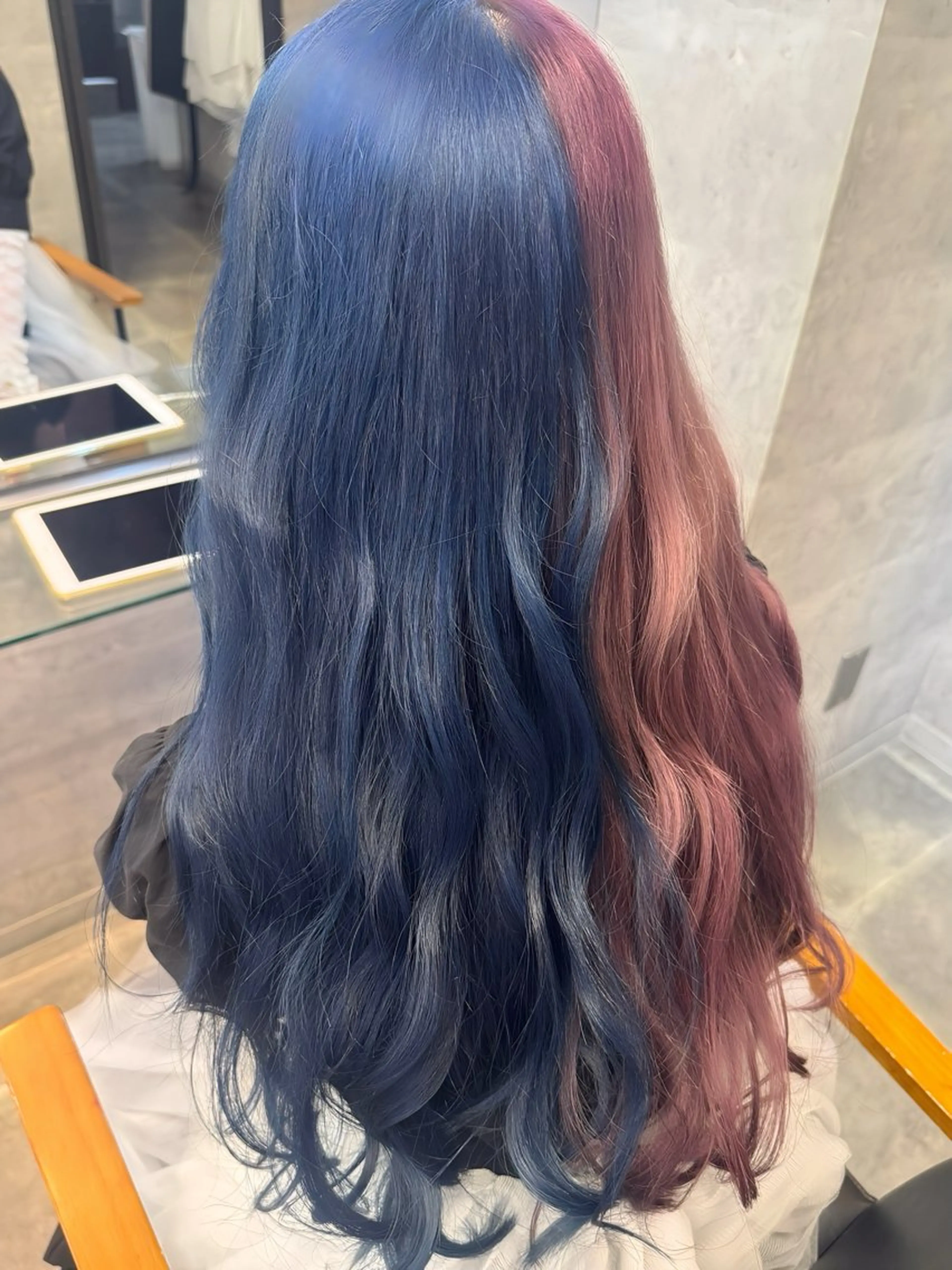 ロング ツートーンカラー 髪質改善 トリートメント ヘアカラー 髪質改善池袋𓊆 大士𓊇ダブルカラーのヘアスタイル