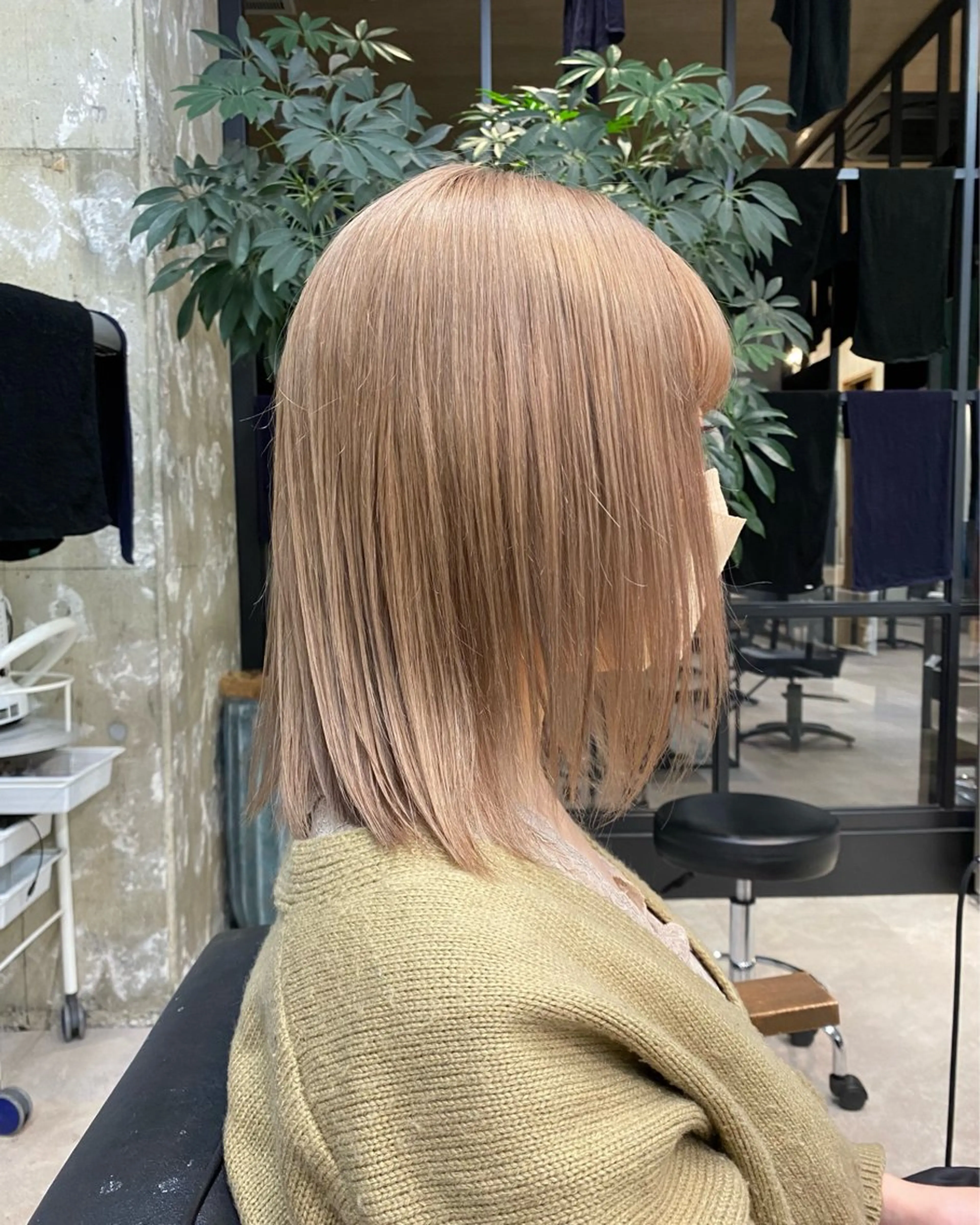 セミロング カラー ヘアカラー SAKI⭐️ブリーチ ・デザインカラー⭐️のヘアスタイル