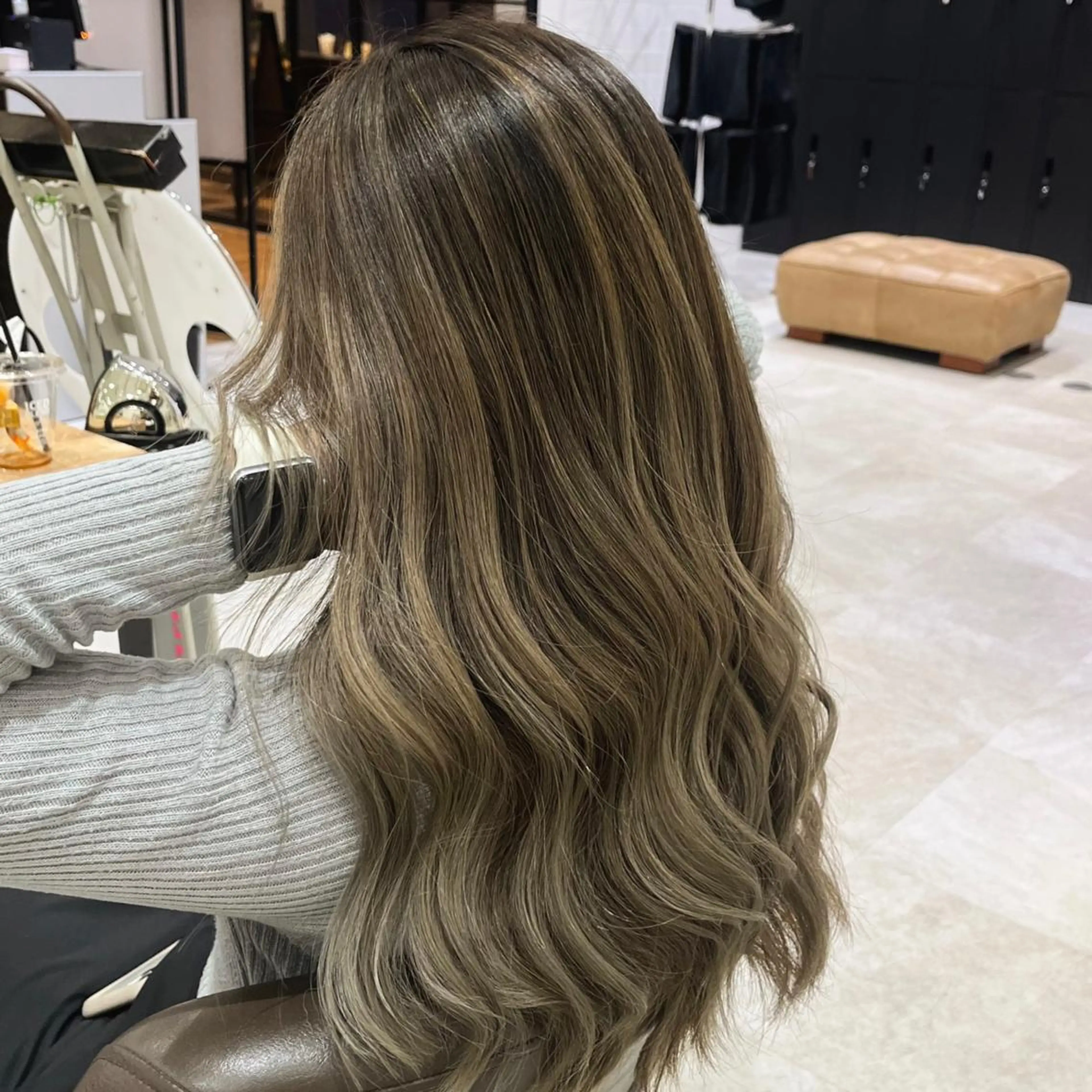 ロング カラー バレイヤージュ グレージュ レイヤーカット lien ヒジリのヘアスタイル