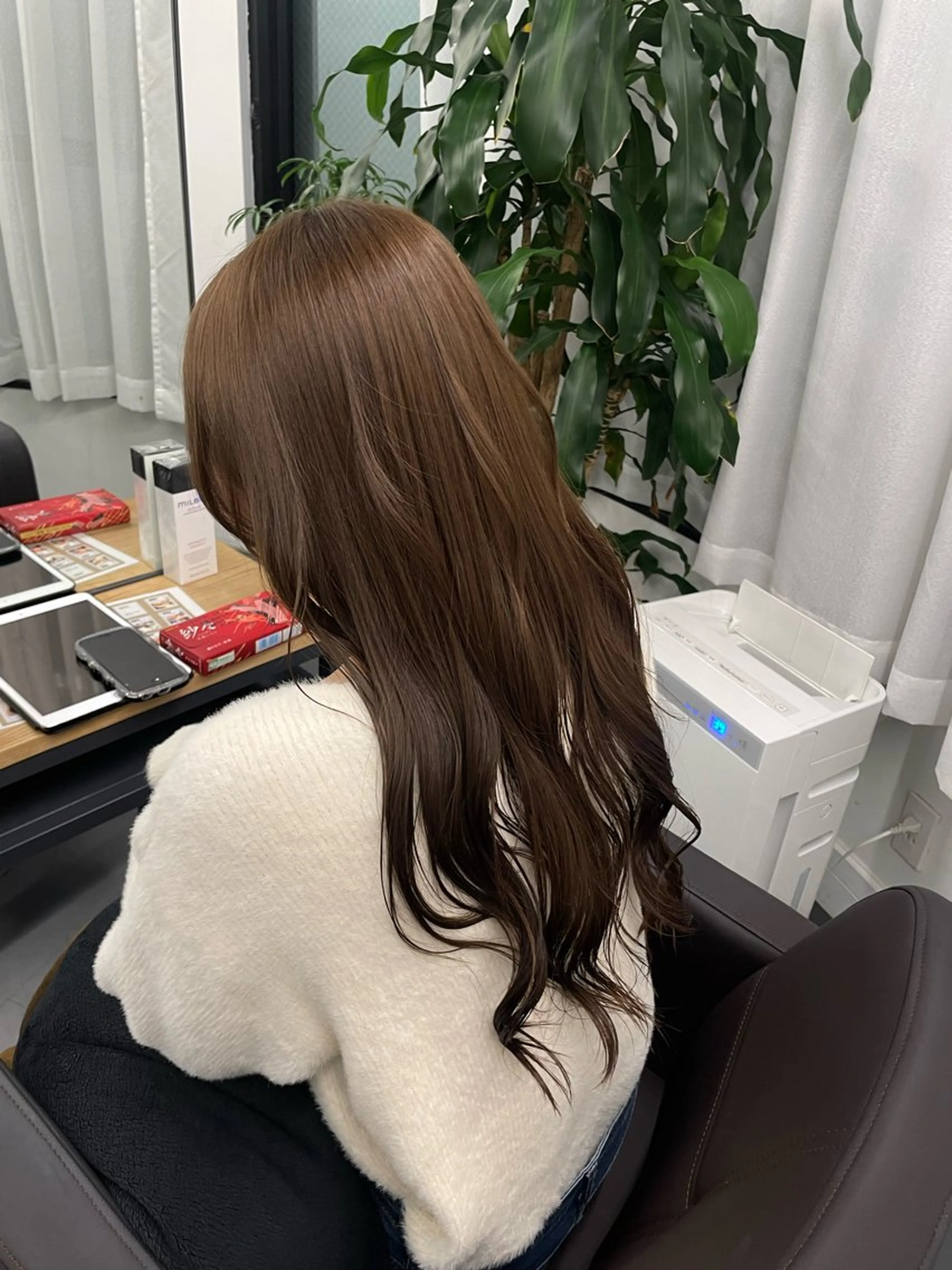 ロング ヘアカラー カリン/ カット・ブリーチのヘアスタイル