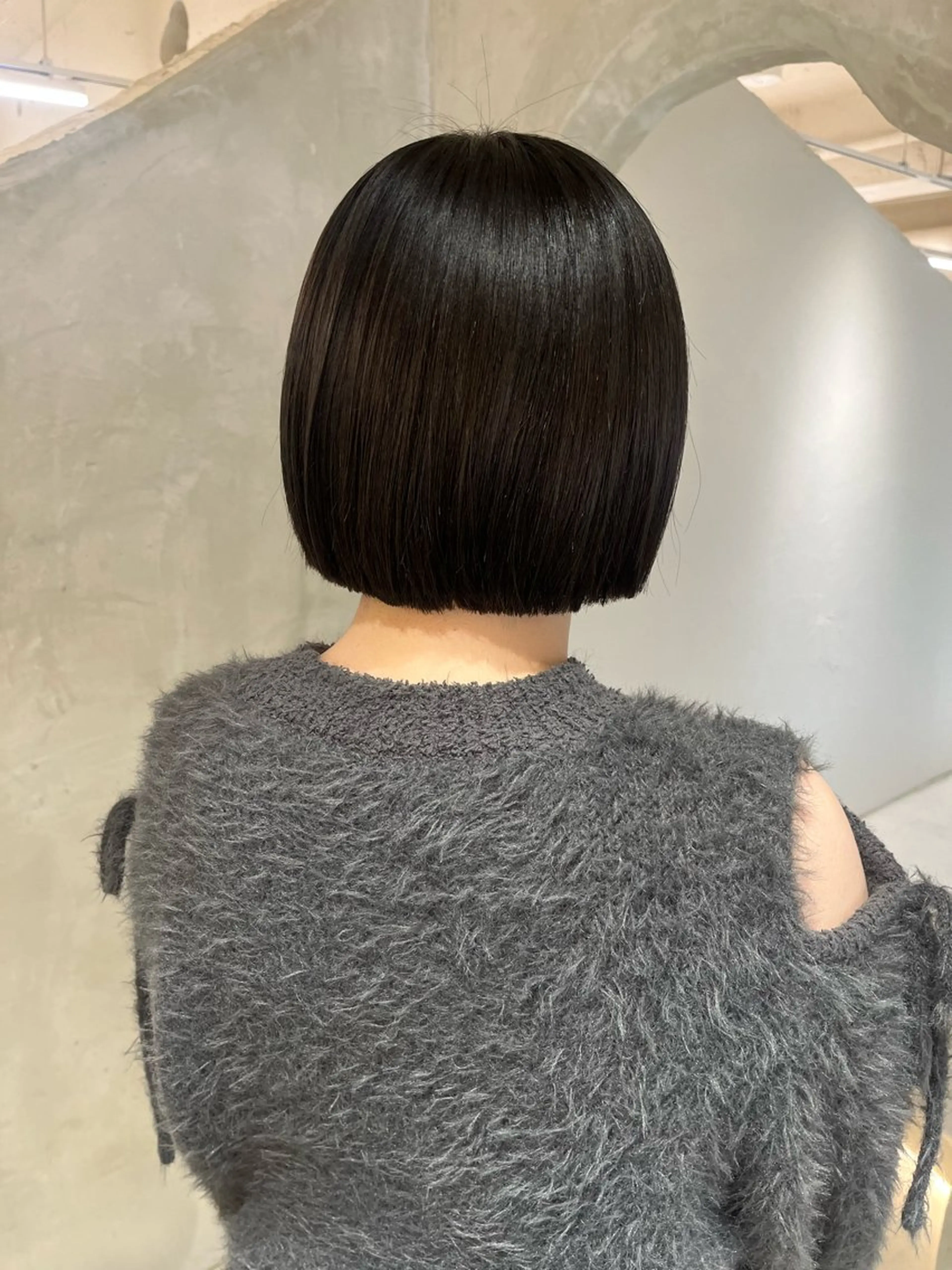 ミディアム カット 切りっぱなしボブ/ 艶カラー/綾莉のヘアスタイル