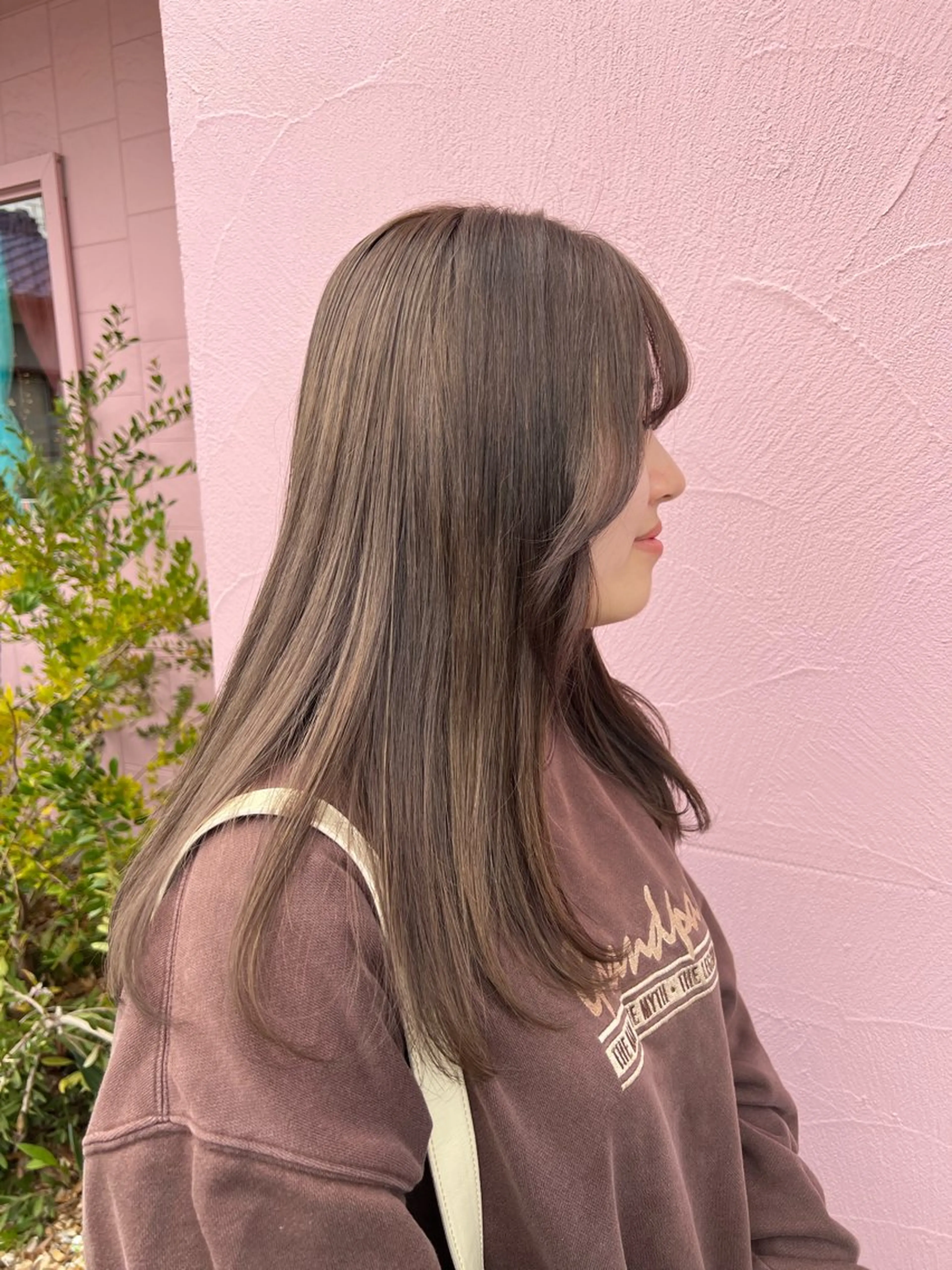ロング カラー momb 折戸結菜のヘアスタイル