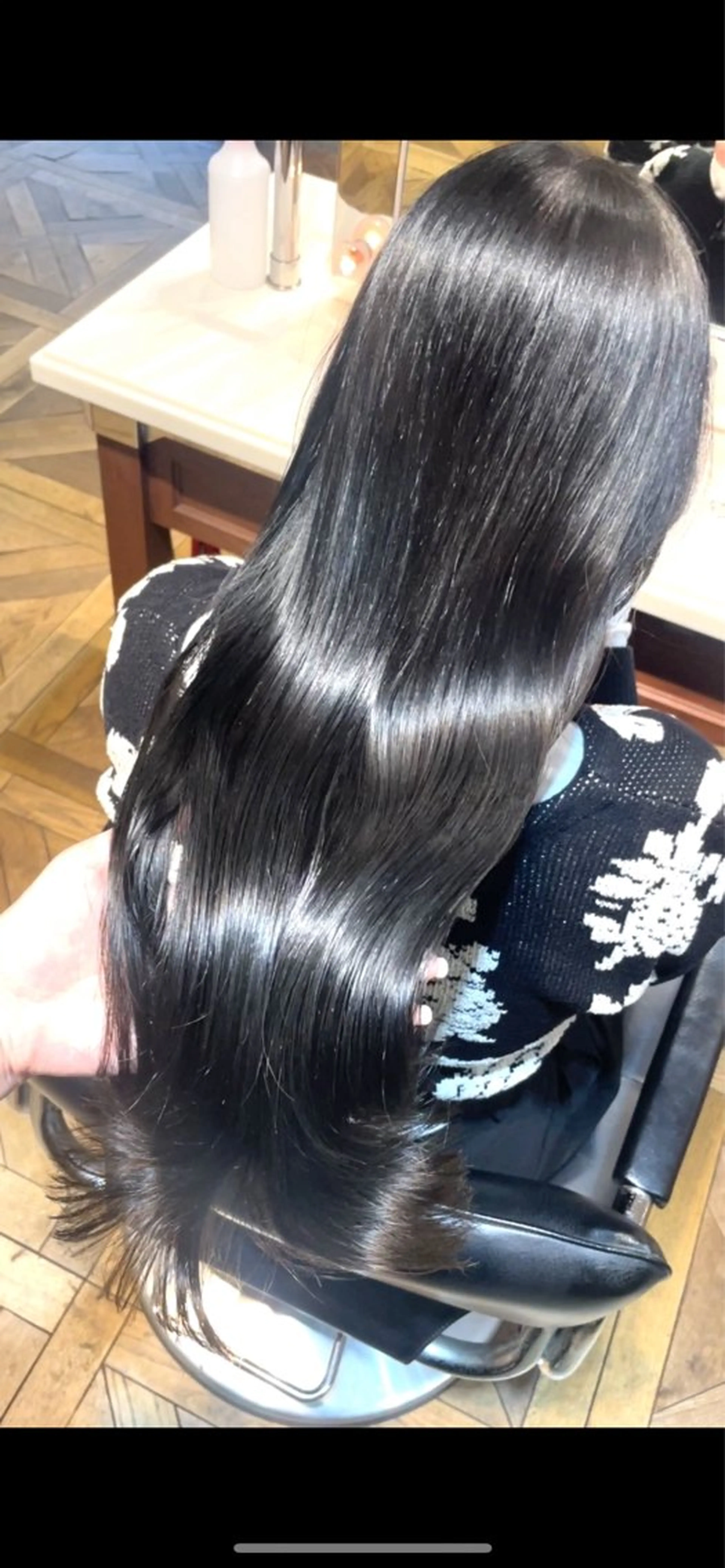 カラー 黒髪 ブルーカラー ブルーブラック ブルージュ カット ヘアカラー トリートメント ご新規様限定 透明感カラーKANAのヘアスタイル