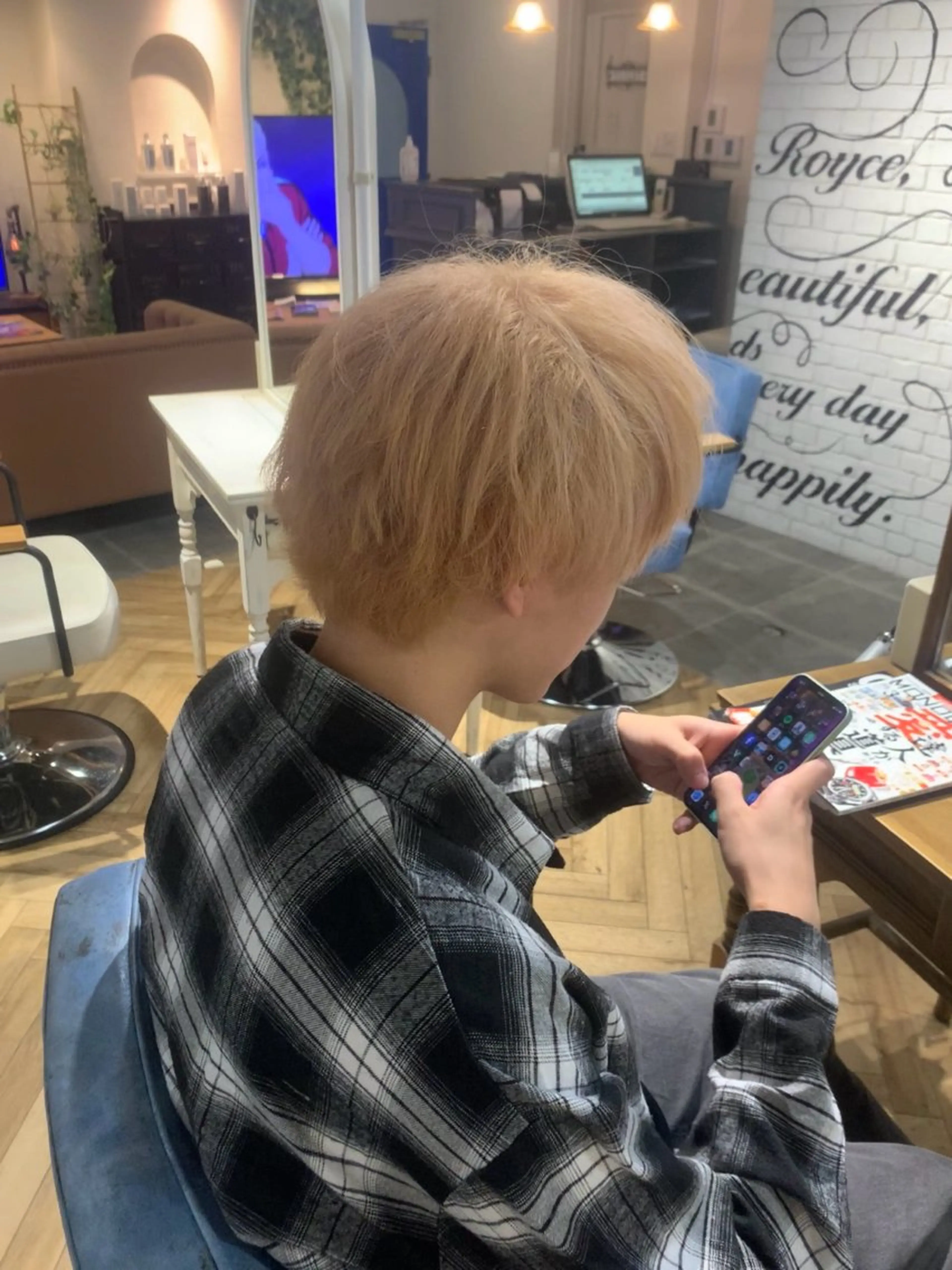 ショート カラー メンズ 抜きっぱなしブロンド ブロンド カット ヘアカラー トリートメント Leia所属・ムラヨシ ショータのヘアスタイル