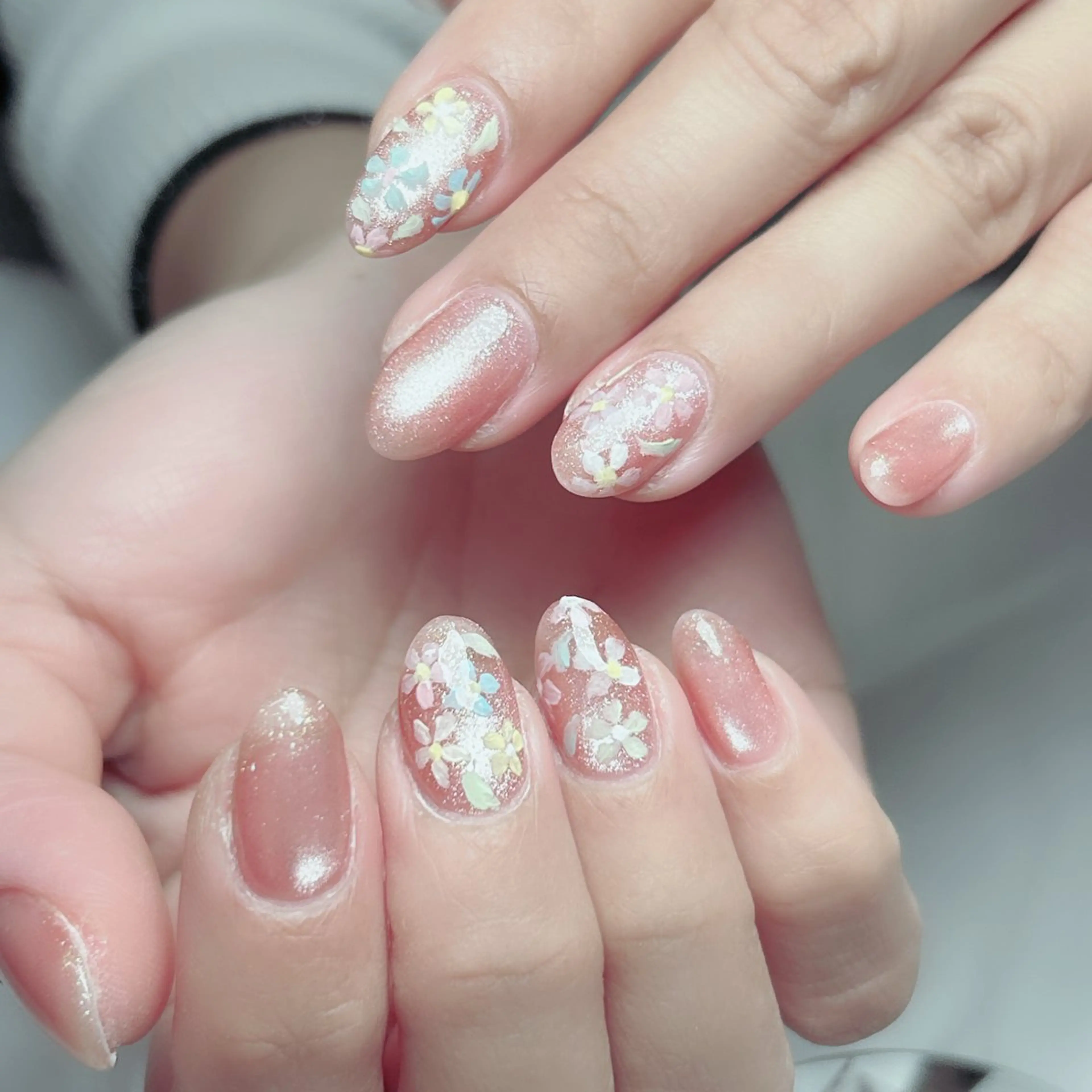 ネイル オーロラネイル フラワーネイル フレンチネイル キラキラネイル ラメ(グリッター) ハンドネイル Cute Tips nailのネイルデザイン