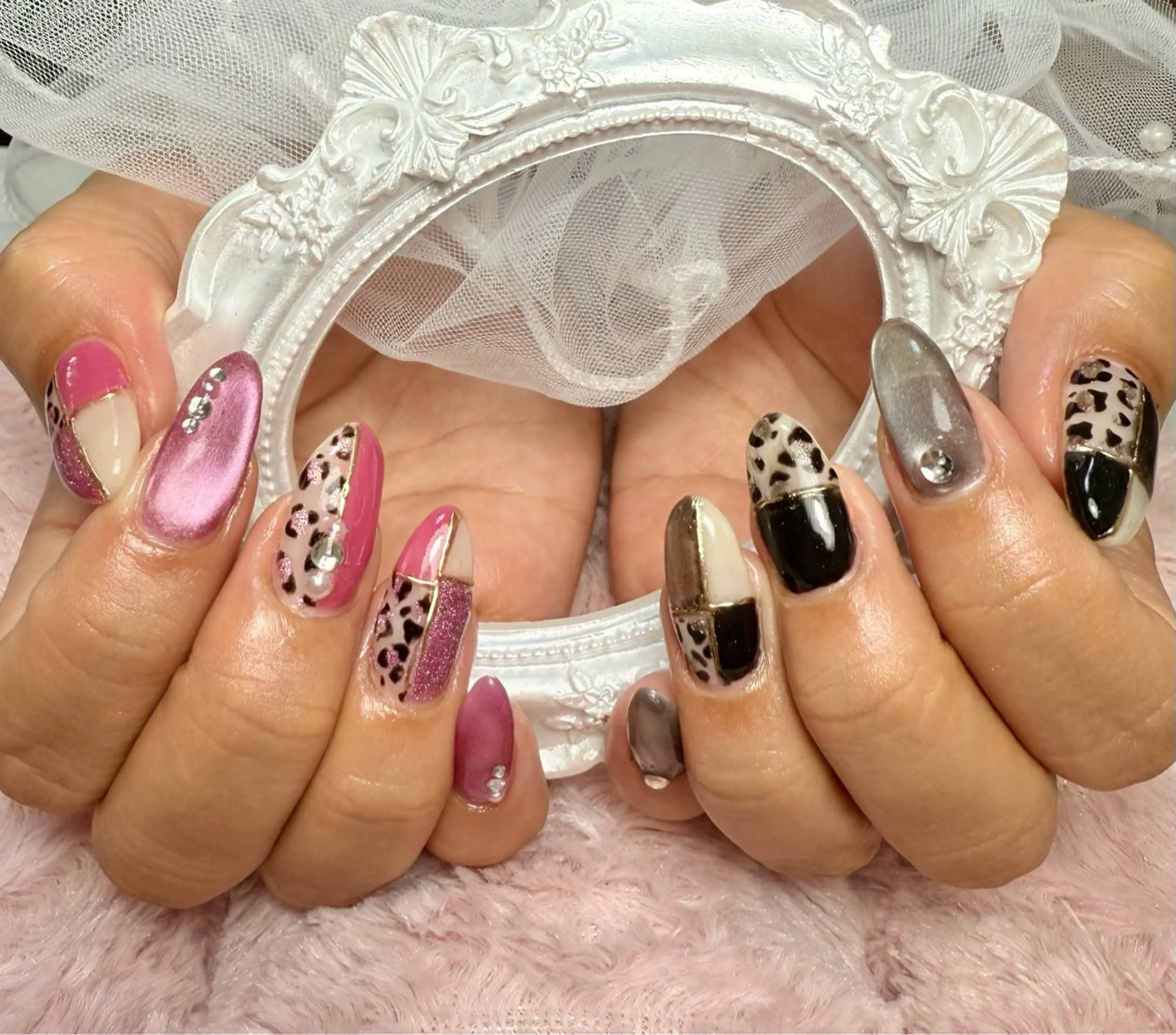 ネイル アニマル柄 アートネイル チークネイル 氷ネイル・うるうるネイル キラキラネイル M.N_ nailのネイルデザイン