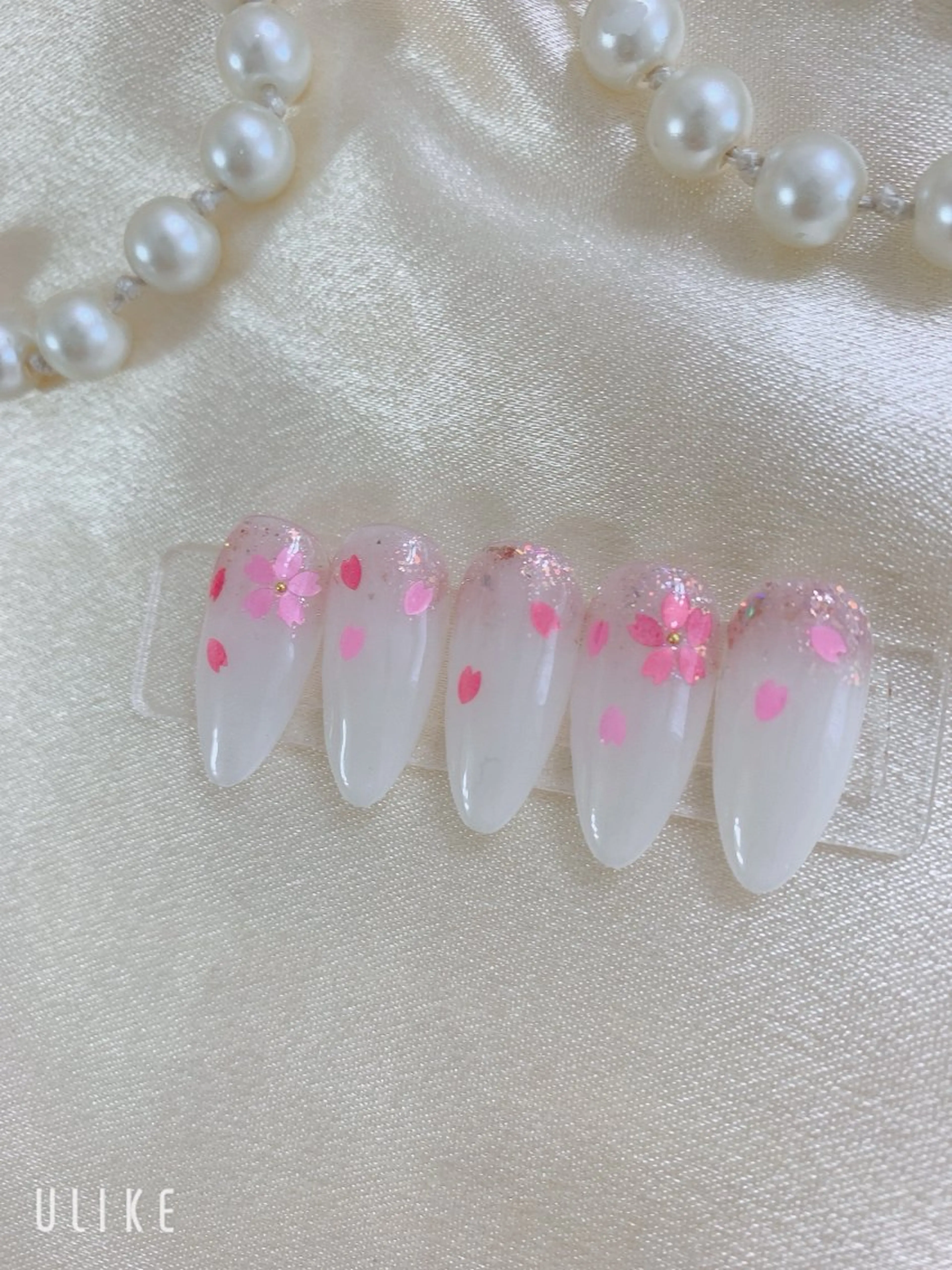 ネイル 桜ネイル フットネイル ジェルネイル ラメ(グリッター) ラメグラデーション ハンドネイル ネイルサロンAiri 長さ出し·シンプルのネイルデザイン