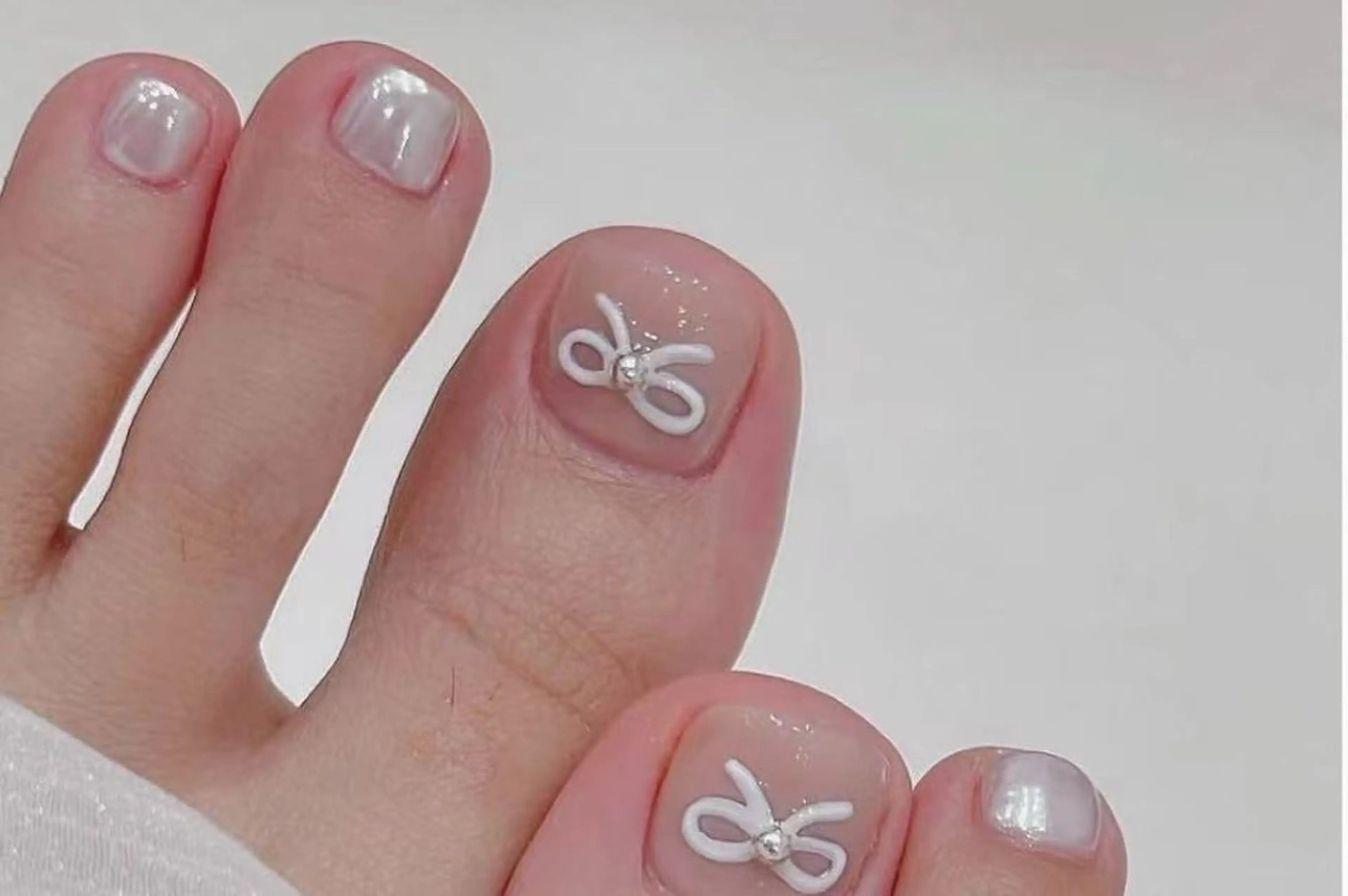 ネイル アートネイル オーロラネイル チークネイル フレンチネイル ガラスフレンチ フットネイル 🎀YooLi Nail salonのネイルデザイン