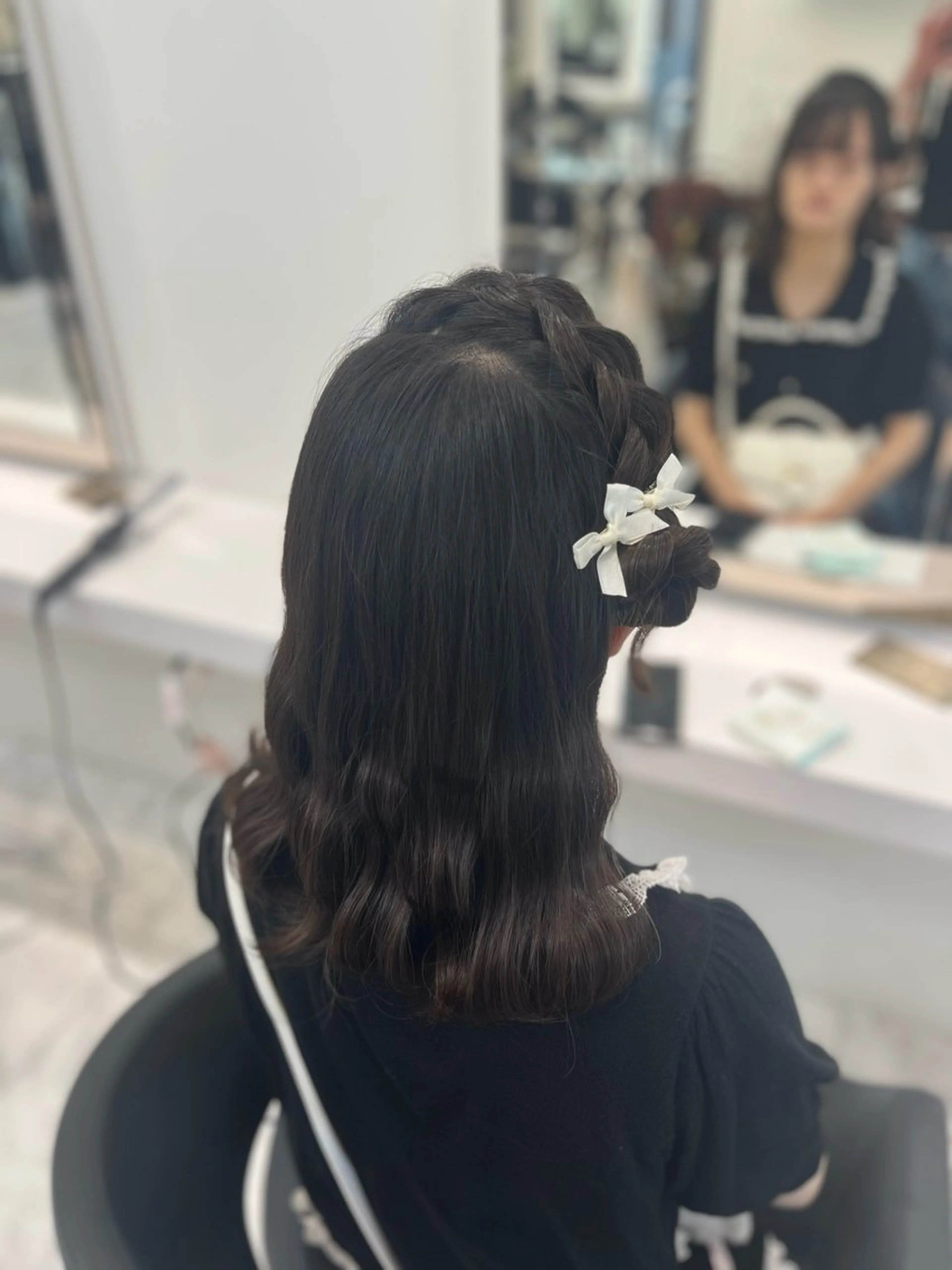 セミロング ヘアアレンジ ヘアセット ハイトーンカラー💞 くるみ🎀のヘアスタイル