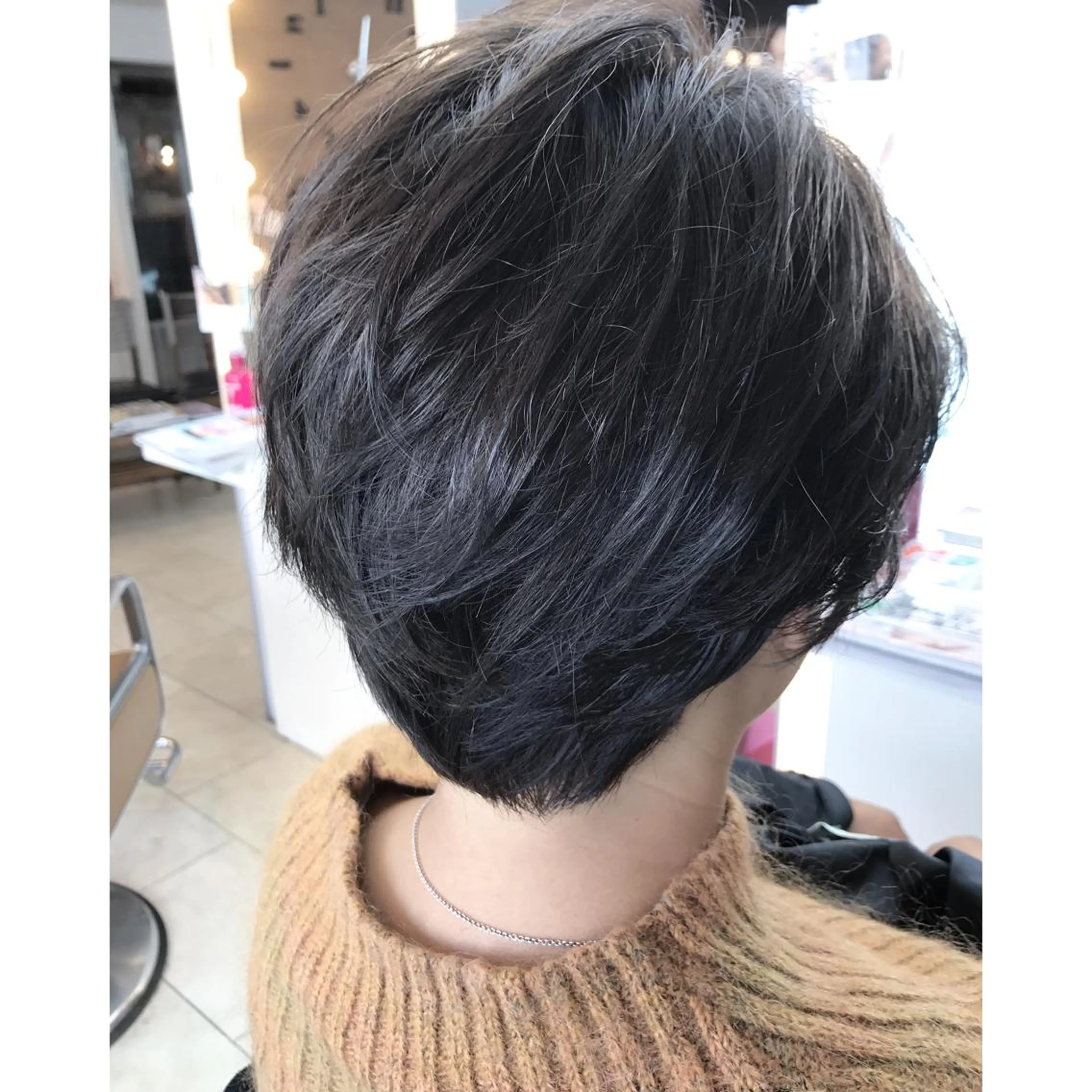 ショート カラー アディクシーカラー ブリーチ ハイライトカラー イルミナカラー ハイライト 坂西 春果のマツエク・マツパデザイン