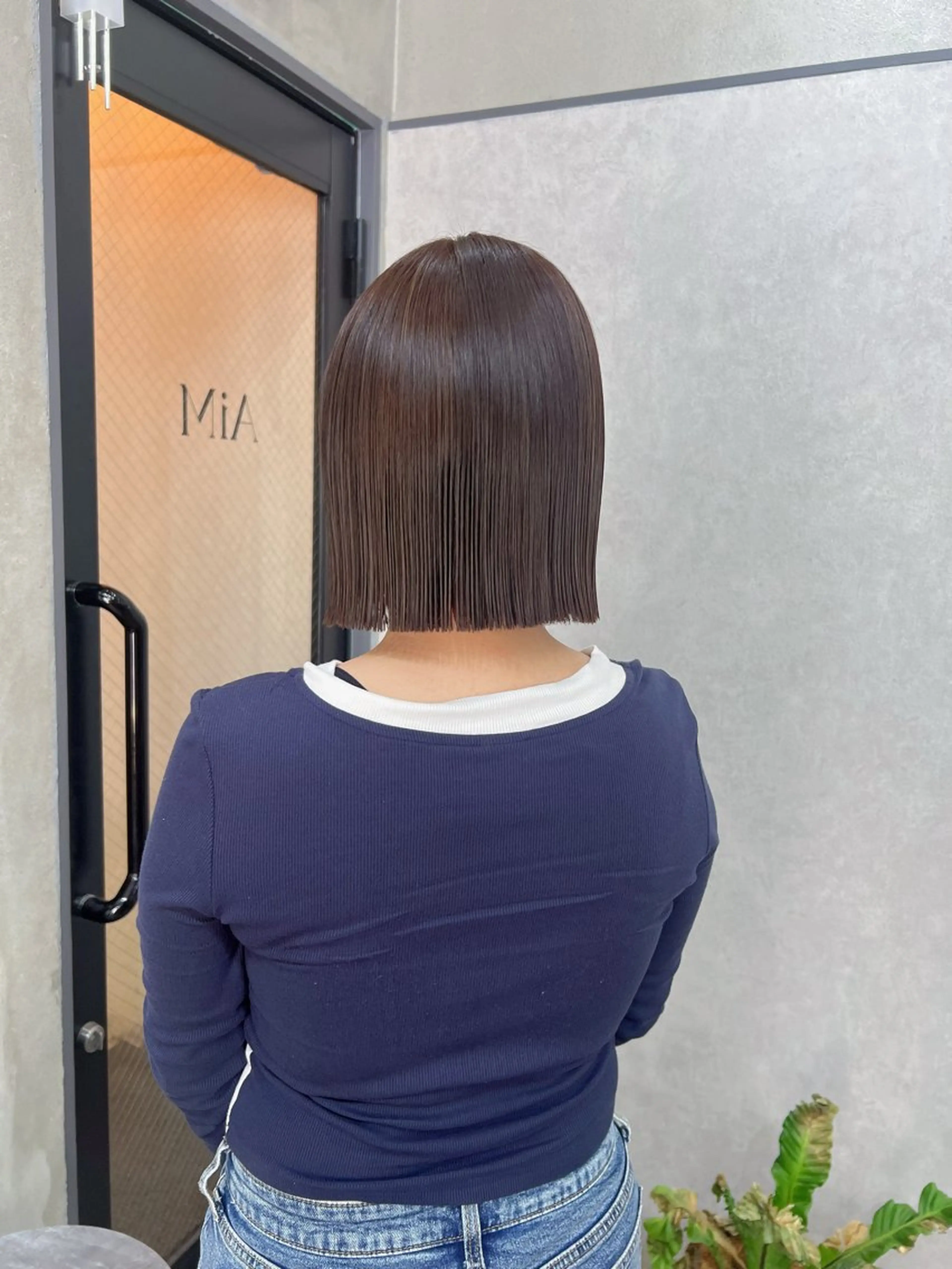 ショート カラー ベージュカラー ブリーチ ケアブリーチ グレージュ ハイトーンカラー YUI ハイトーンカラーのヘアスタイル