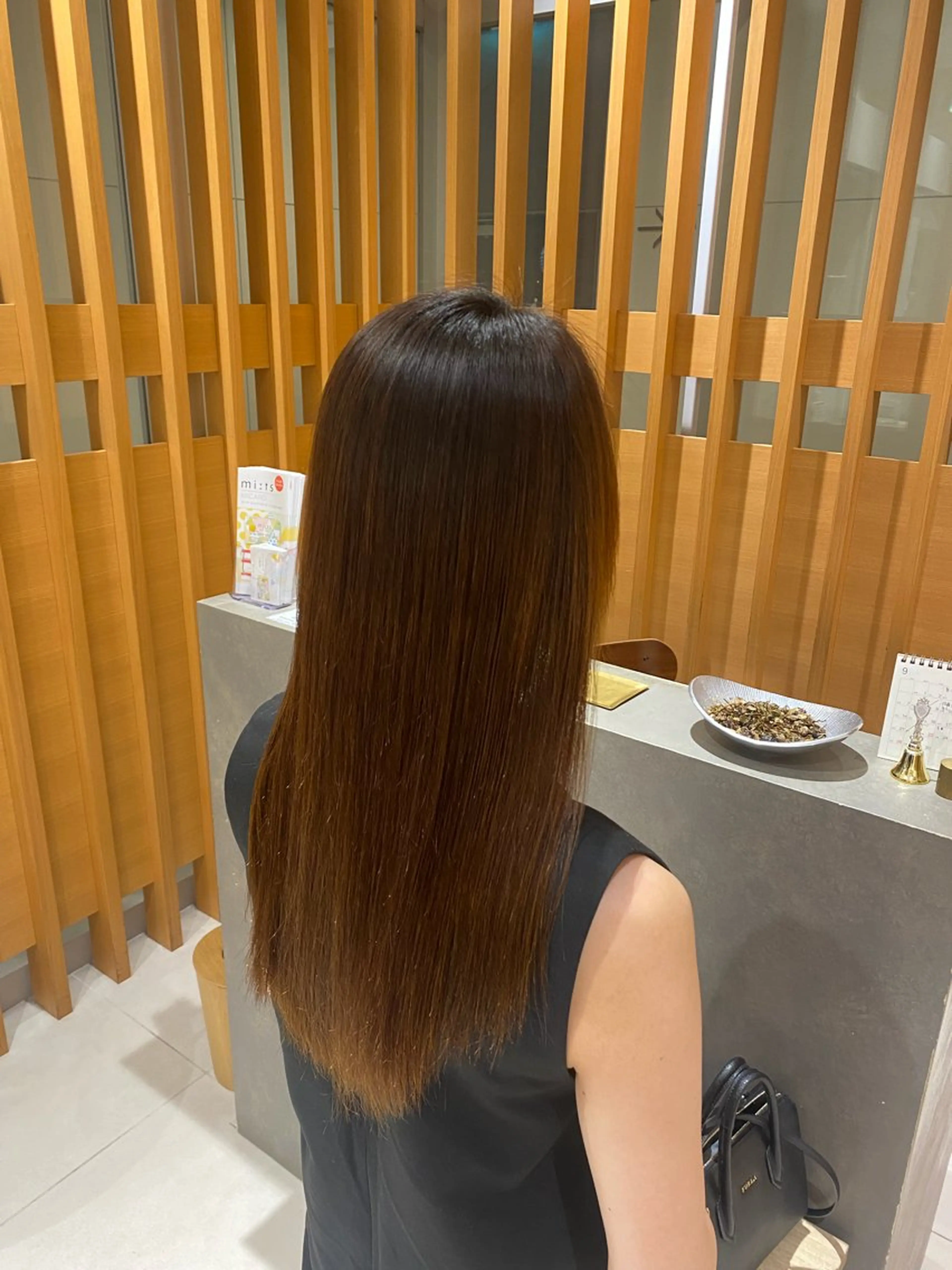 ロング パーマ 縮毛矯正 トリートメント 💎ツヤ髪ストレート カラー💎かのんのヘアスタイル