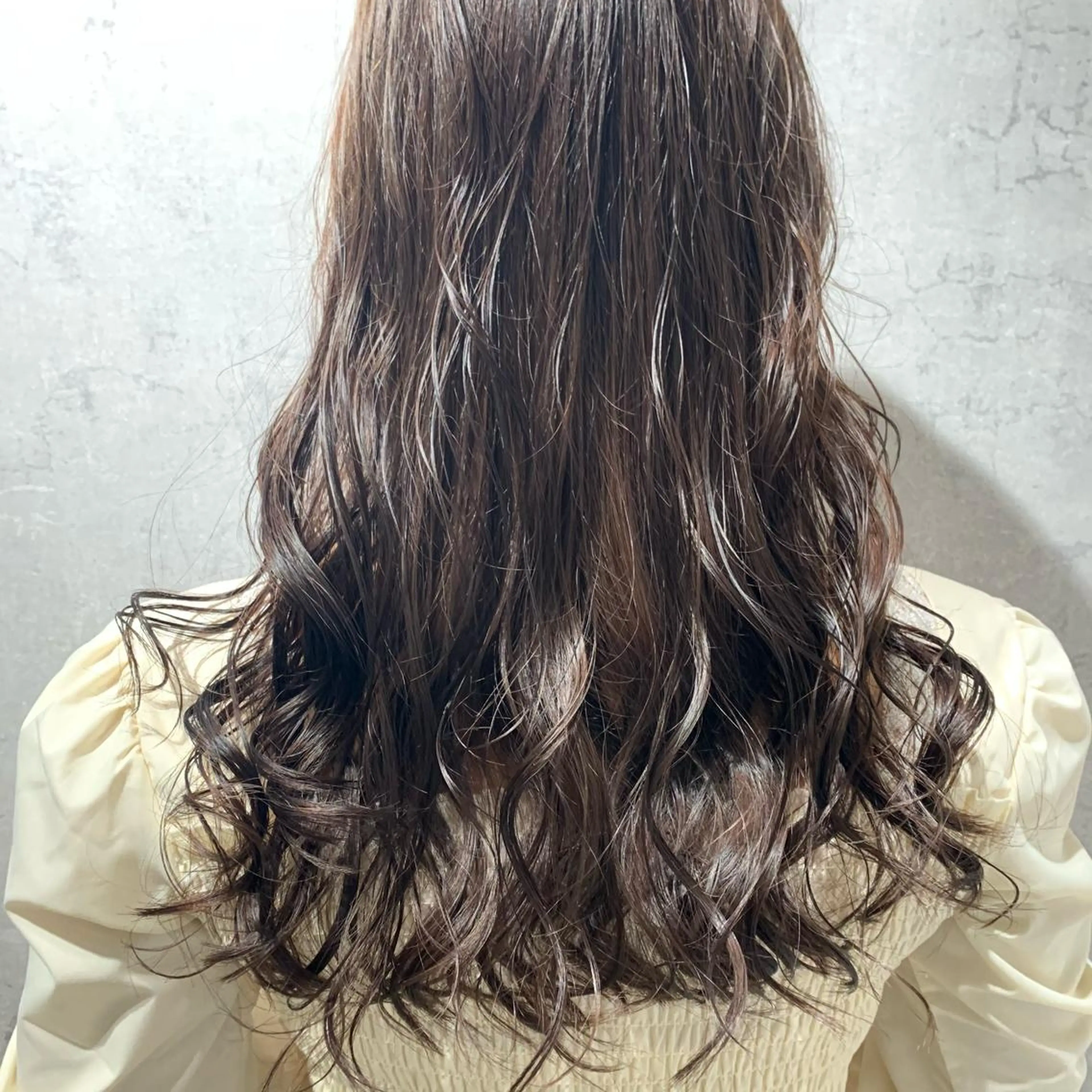 ミディアム カラー パーマ ヘアアレンジ メンズ キッズ ネイル マツエク・マツパ メンズブリーチ メンズハイライト メンズインナーカラー メンズ韓国風 アディクシーカラー 切りっぱなしヘアボブ ミディアムヘアRYOのヘアスタイル