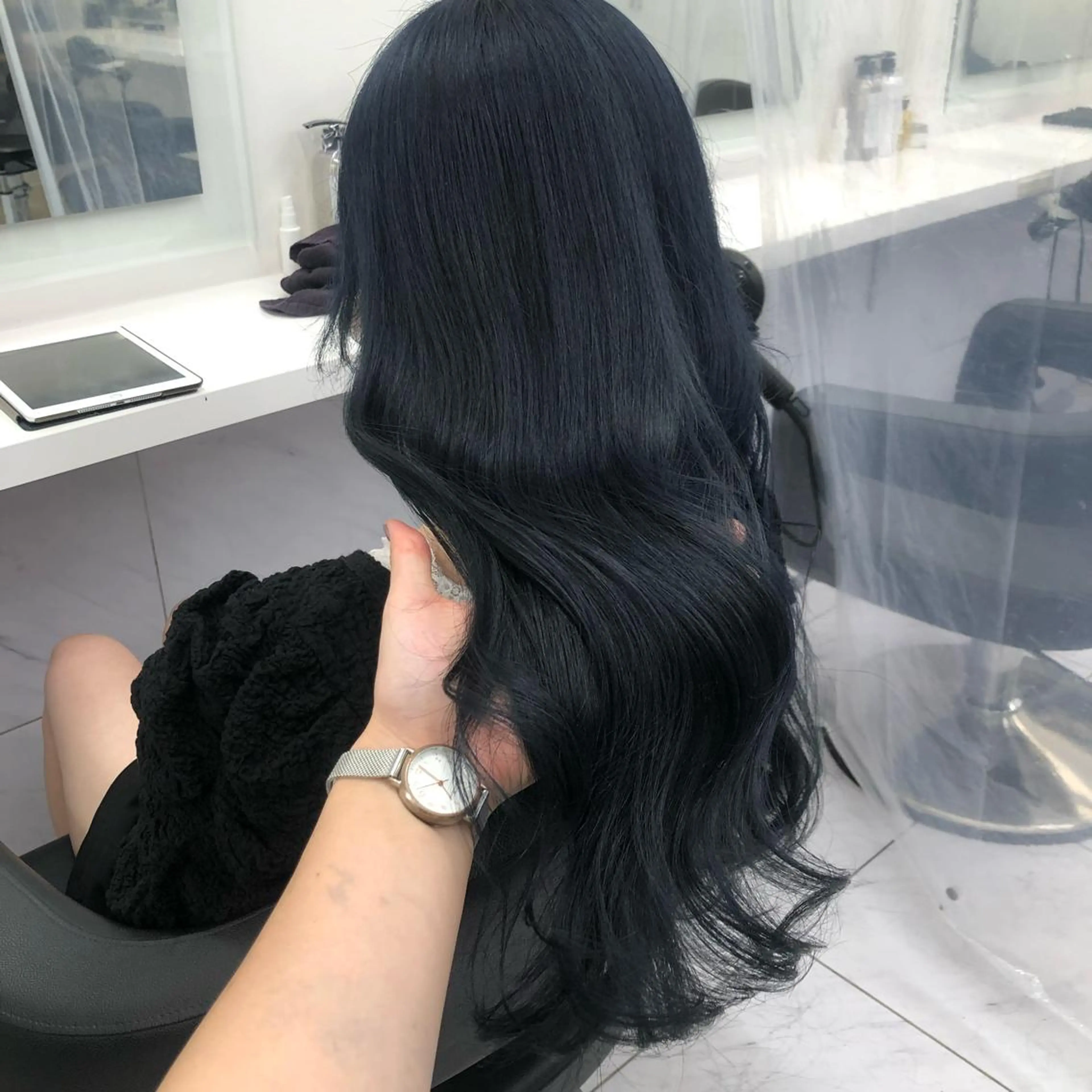 ロング 寒色＆ブリーチ特化 寒色MiOのヘアスタイル