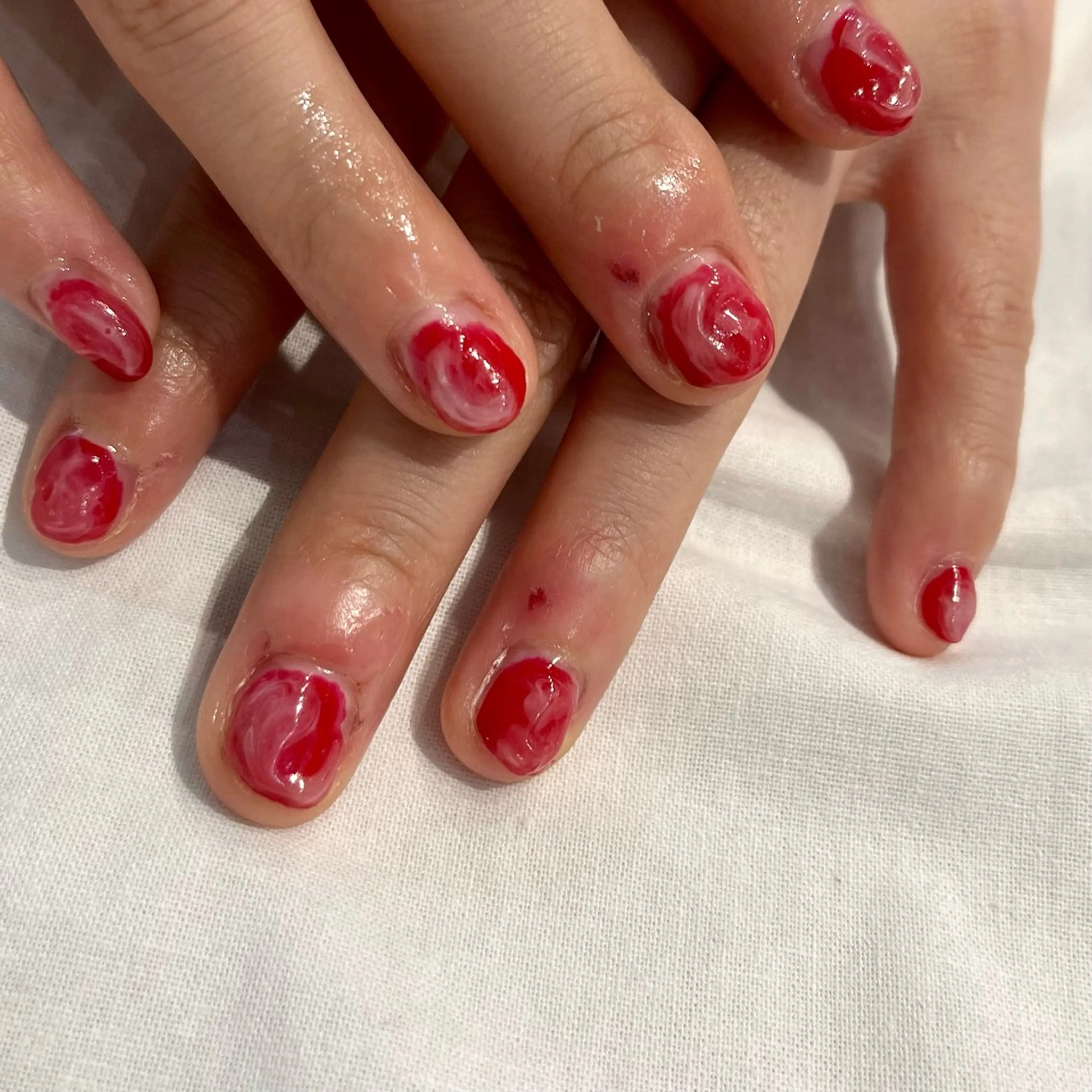 ネイル ぷっくりネイル 赤色 nail room Hotori.のネイルデザイン