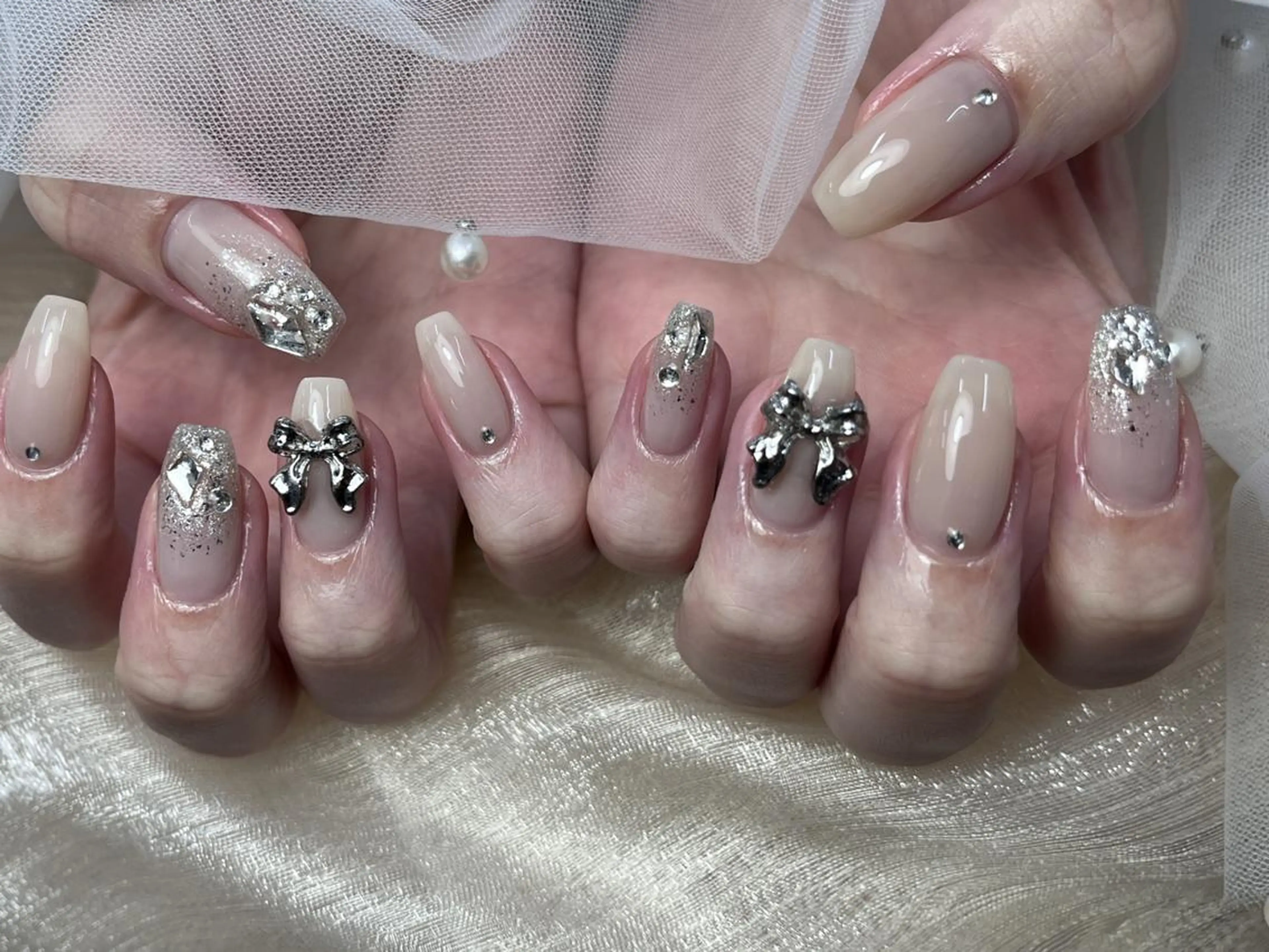 ネイル ゴージャス ラメ(グリッター) リボン シルバー ハンドネイル ToliyDeliy Nail Salonのネイルデザイン
