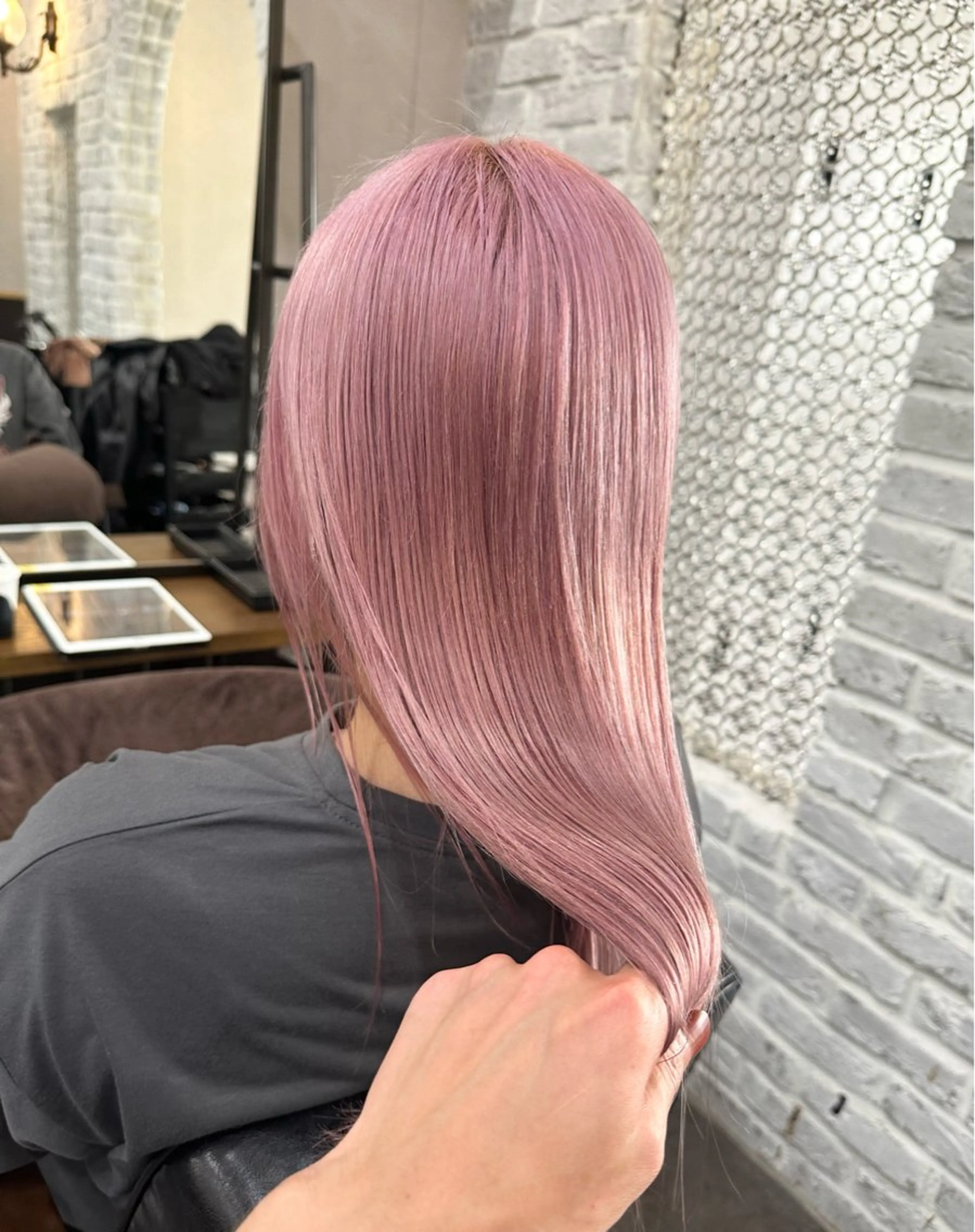 ロング カラー ブリーチ ピンクカラー ヘアカラー トリートメント 🌿ガクト 🌿艶髪透明感のヘアスタイル