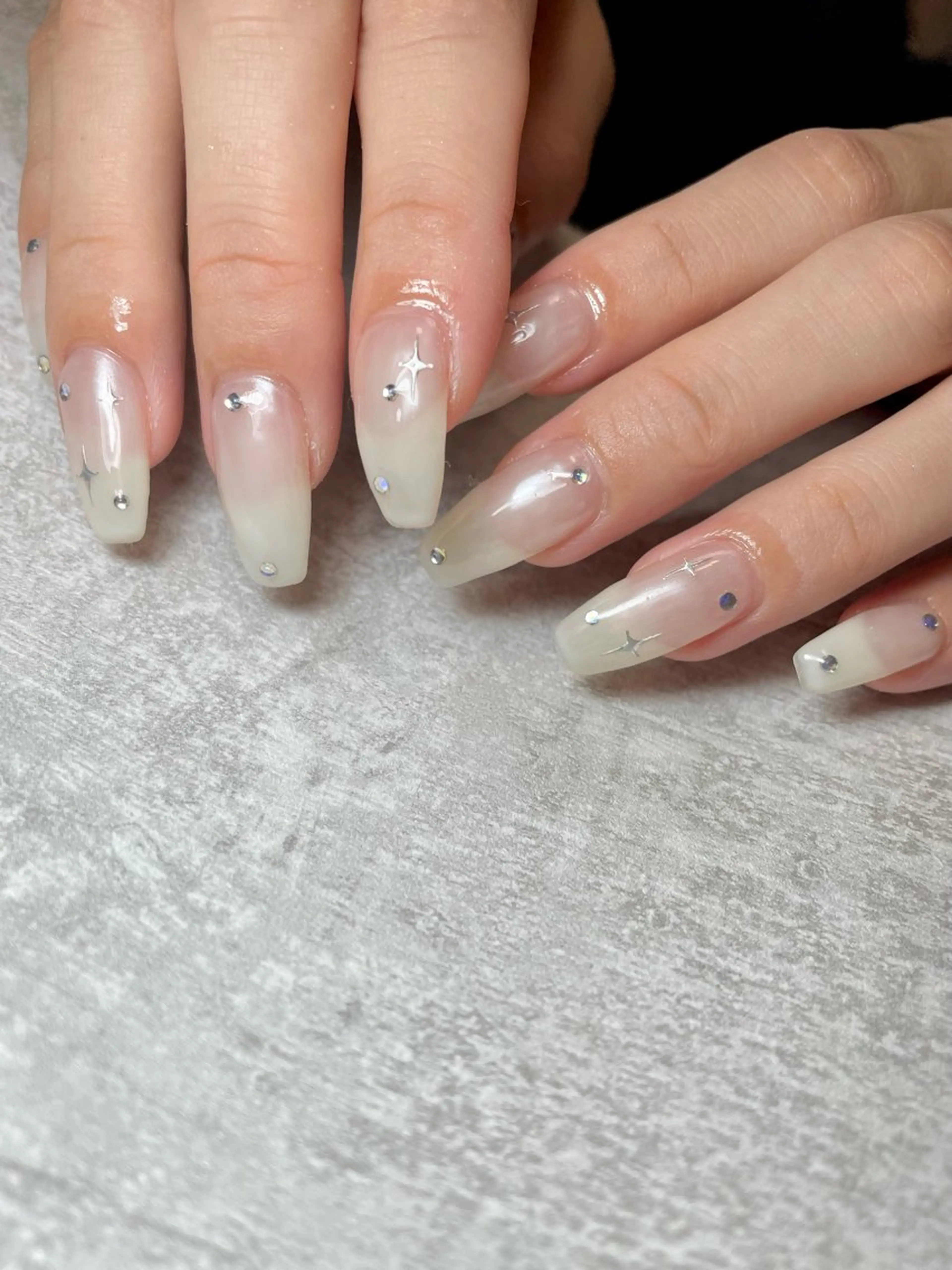 ネイル アートネイル 韓国ネイル 持ち込み ストーンネイル ホワイト BEAUTY GARDEN 【nail salon unseul】所属・nana .のネイルデザイン