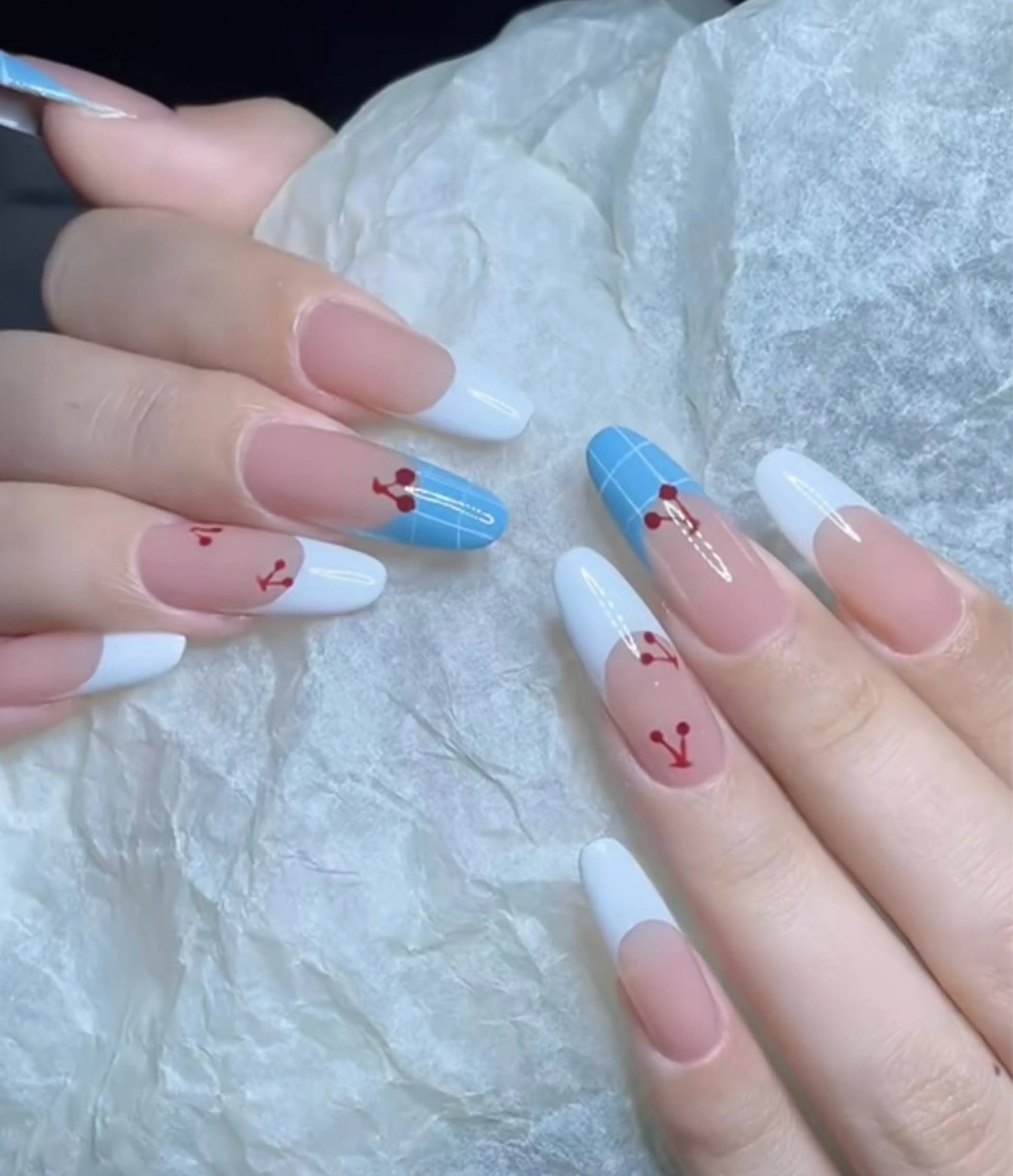 ネイル H3 Nail Tsuki🦋💙のネイルデザイン