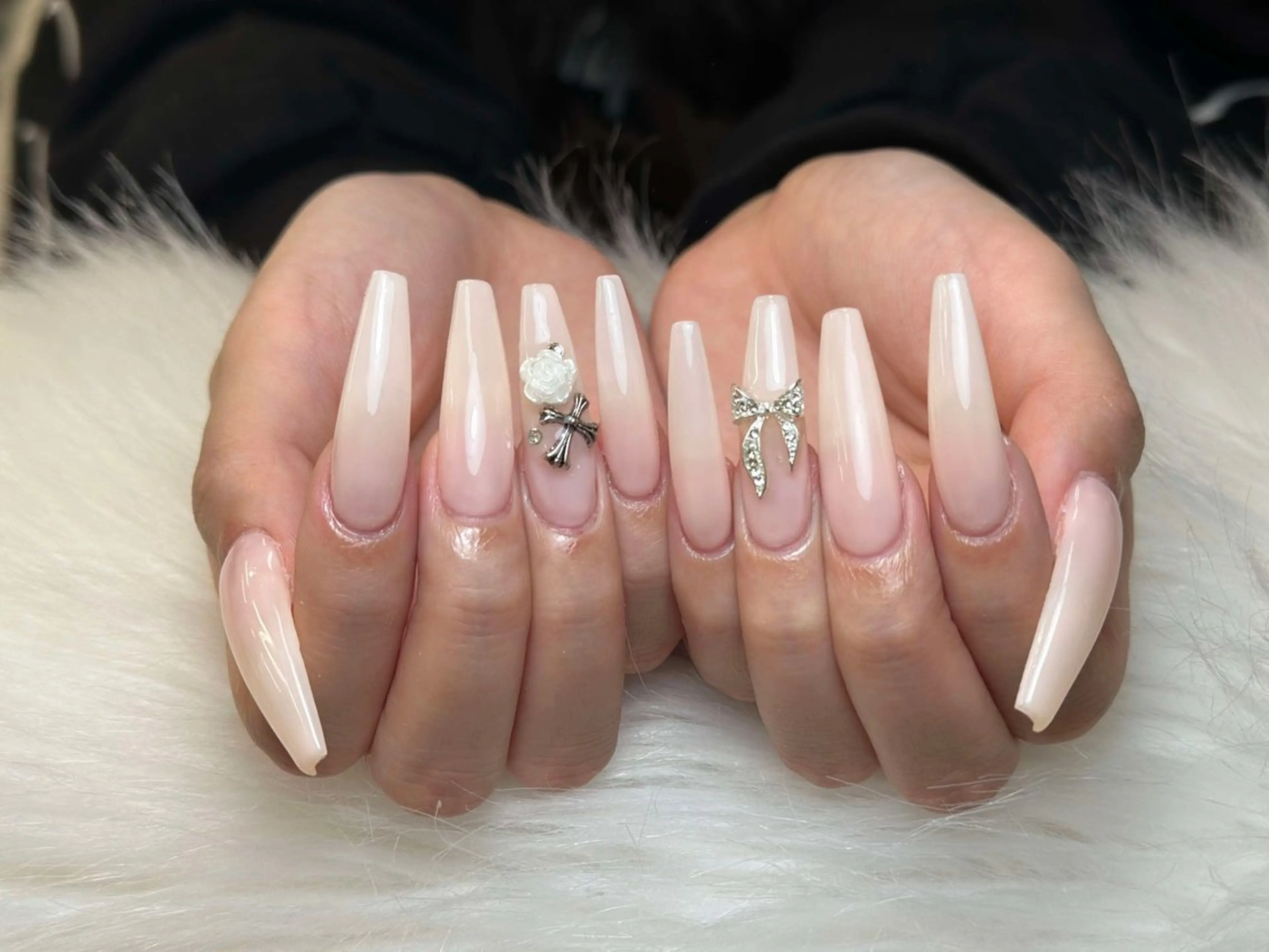 ネイル グラデーション キラキラネイル ワンカラーネイル 冬ネイル Jenn Nail Salonのネイルデザイン