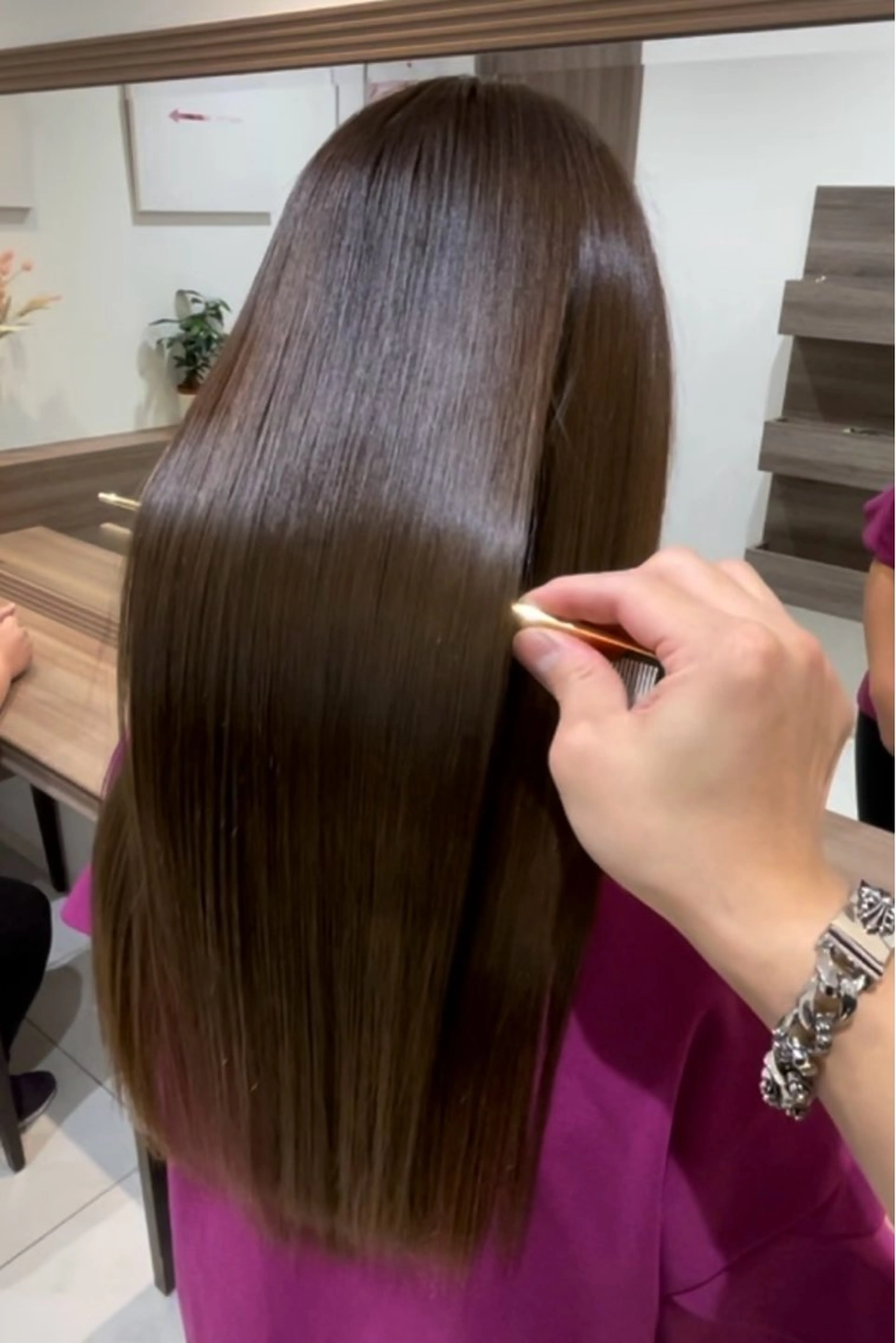 ロング 縮毛矯正/髪質改善 継続する美髪のヘアスタイル