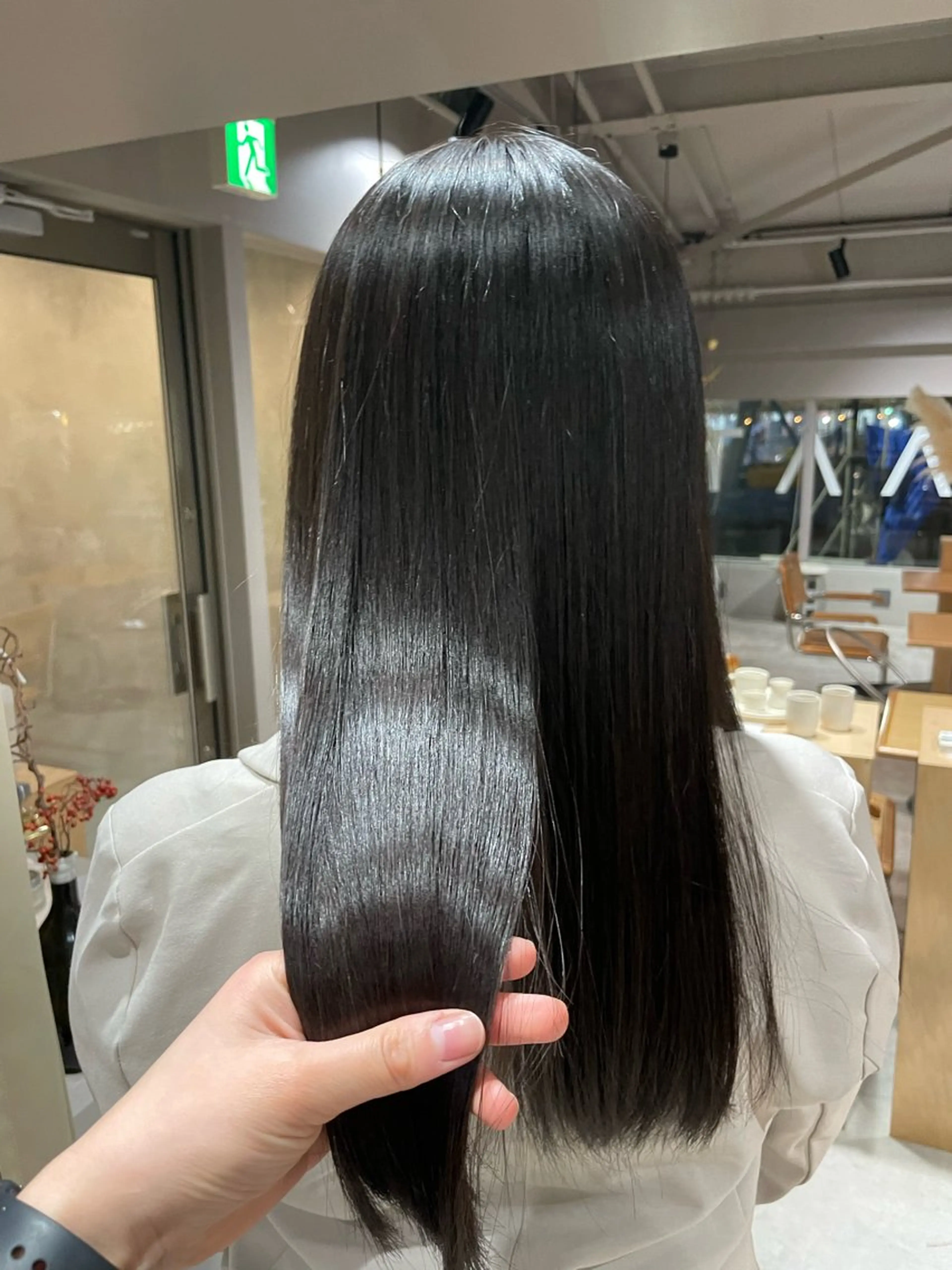 酸性ストレート👩🏻〔表面のパヤ毛が気になる方に!〕カット込の写真