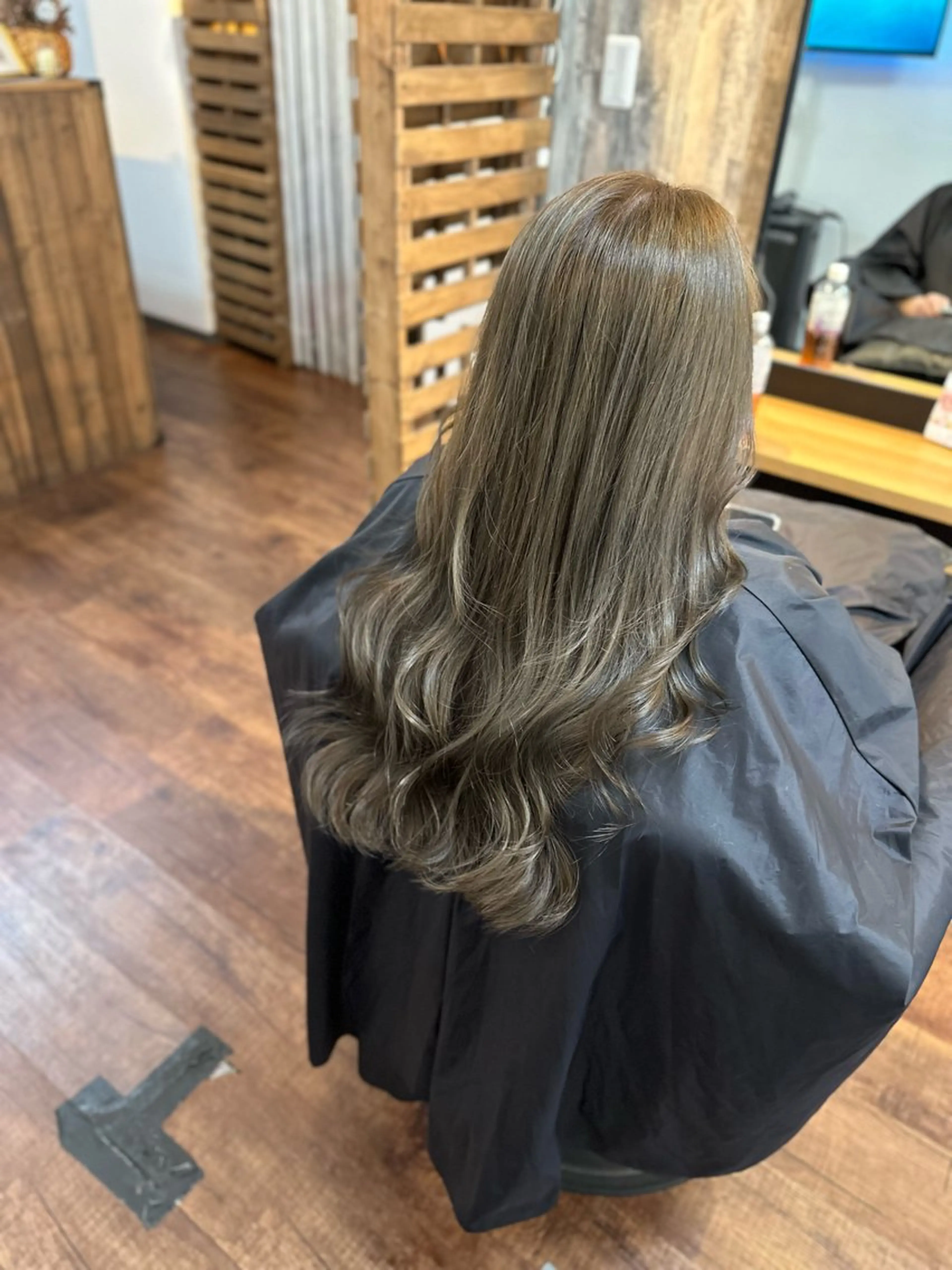 ロング カラー ブリーチ グレージュ カット ヘアカラー Luzir⭐︎ GEN⭐︎のヘアスタイル