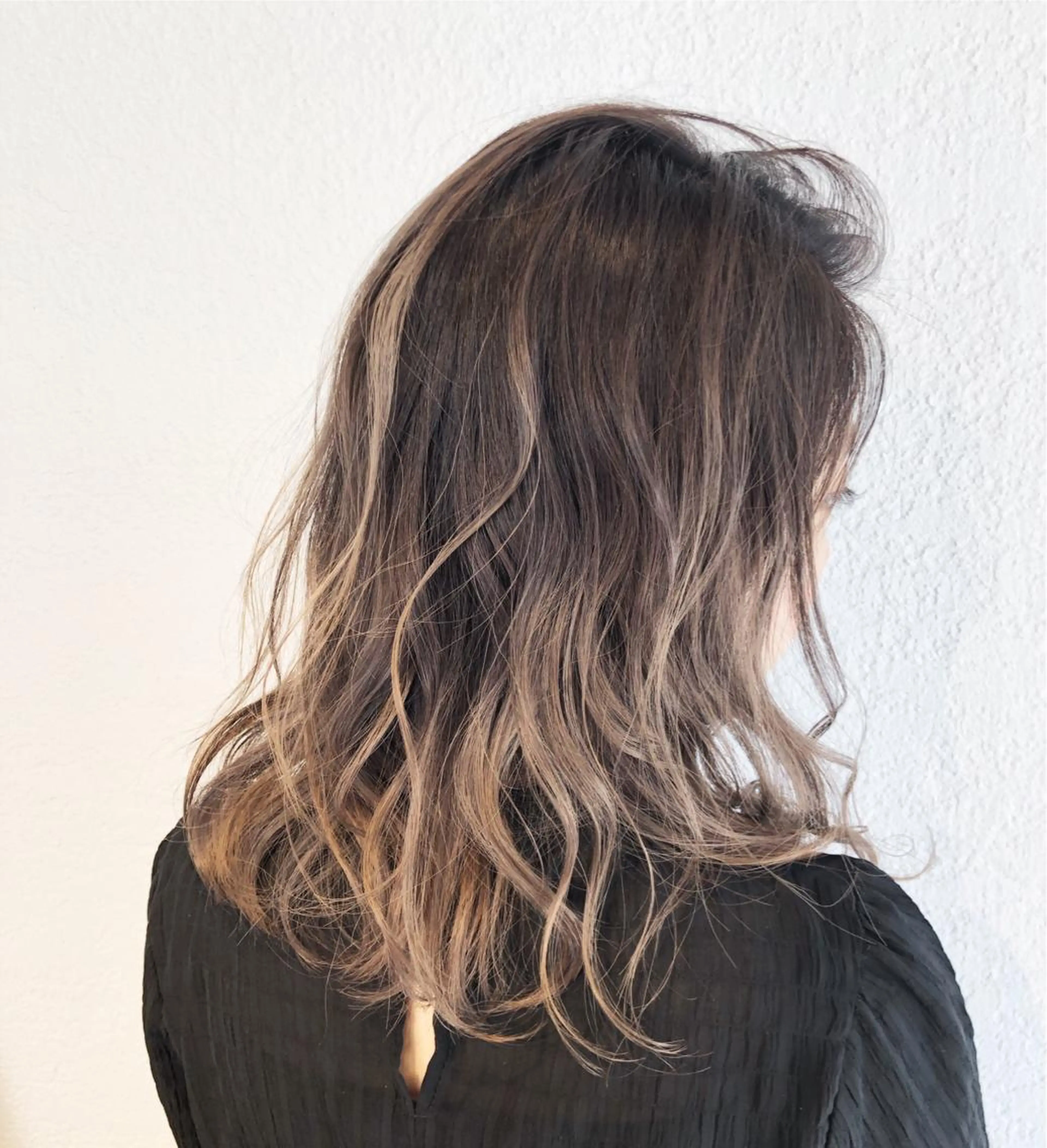 ミディアム カラー アッシュ グラデーションカラー ハイライトカラー 外国人風カラー ハイライト AIR HEALのヘアスタイル
