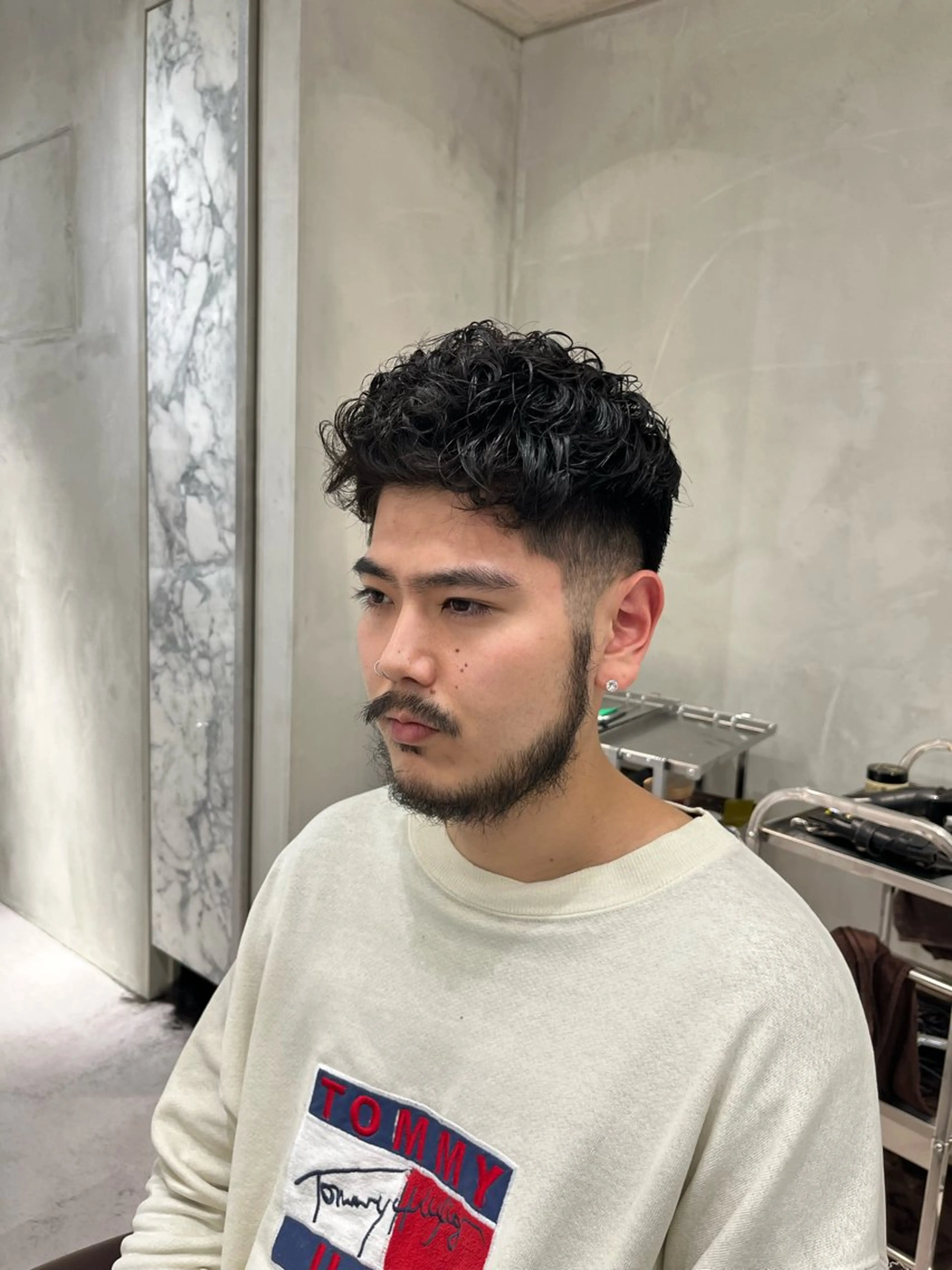 ショート ⚡メンズパーマフ ェードカットTomyのヘアスタイル