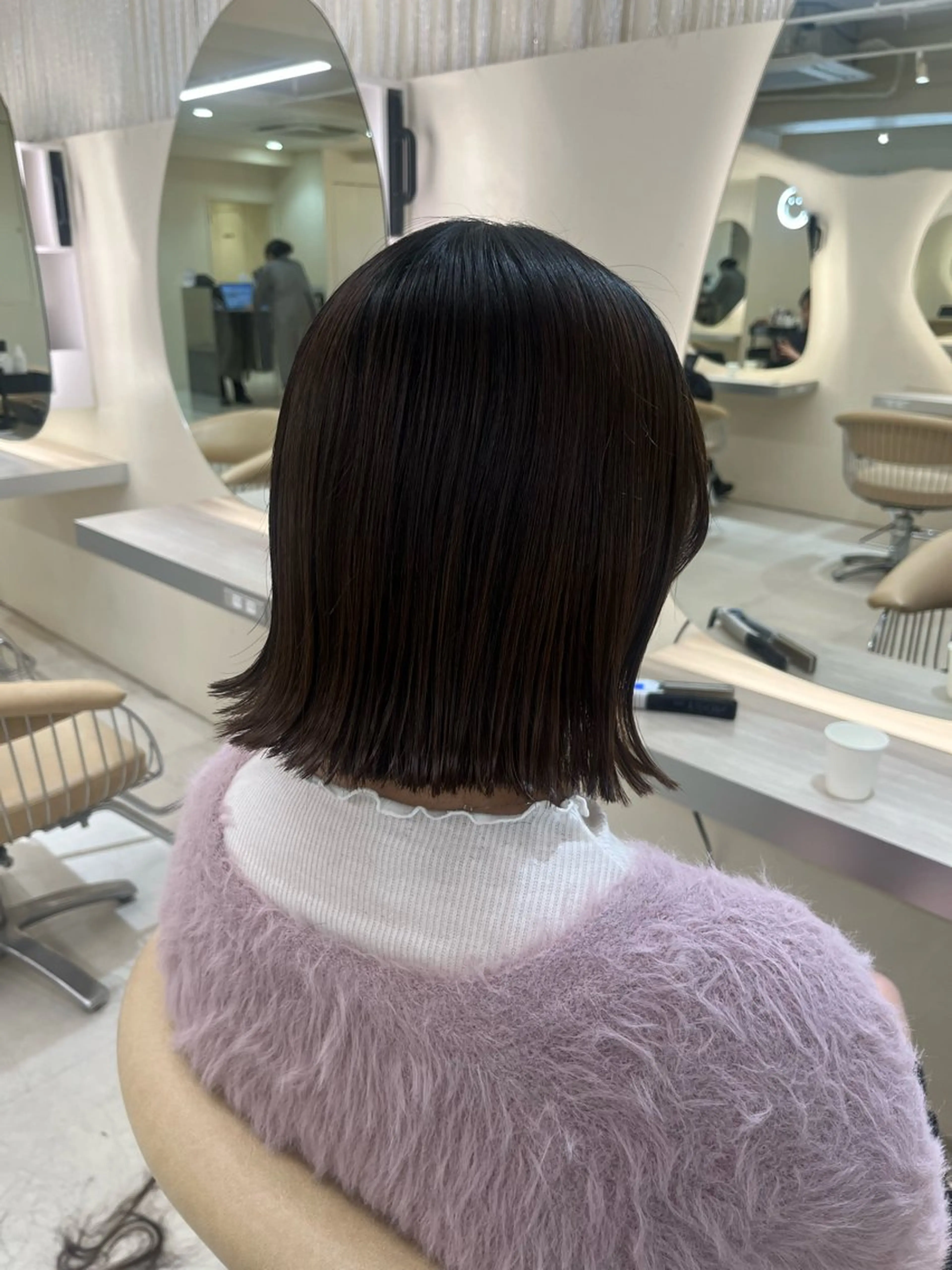 ミディアム 切りっぱなしボブ ボブ 外ハネヘア カット トリートメント 切りっぱなしボブ/ 艶カラー/綾莉のヘアスタイル