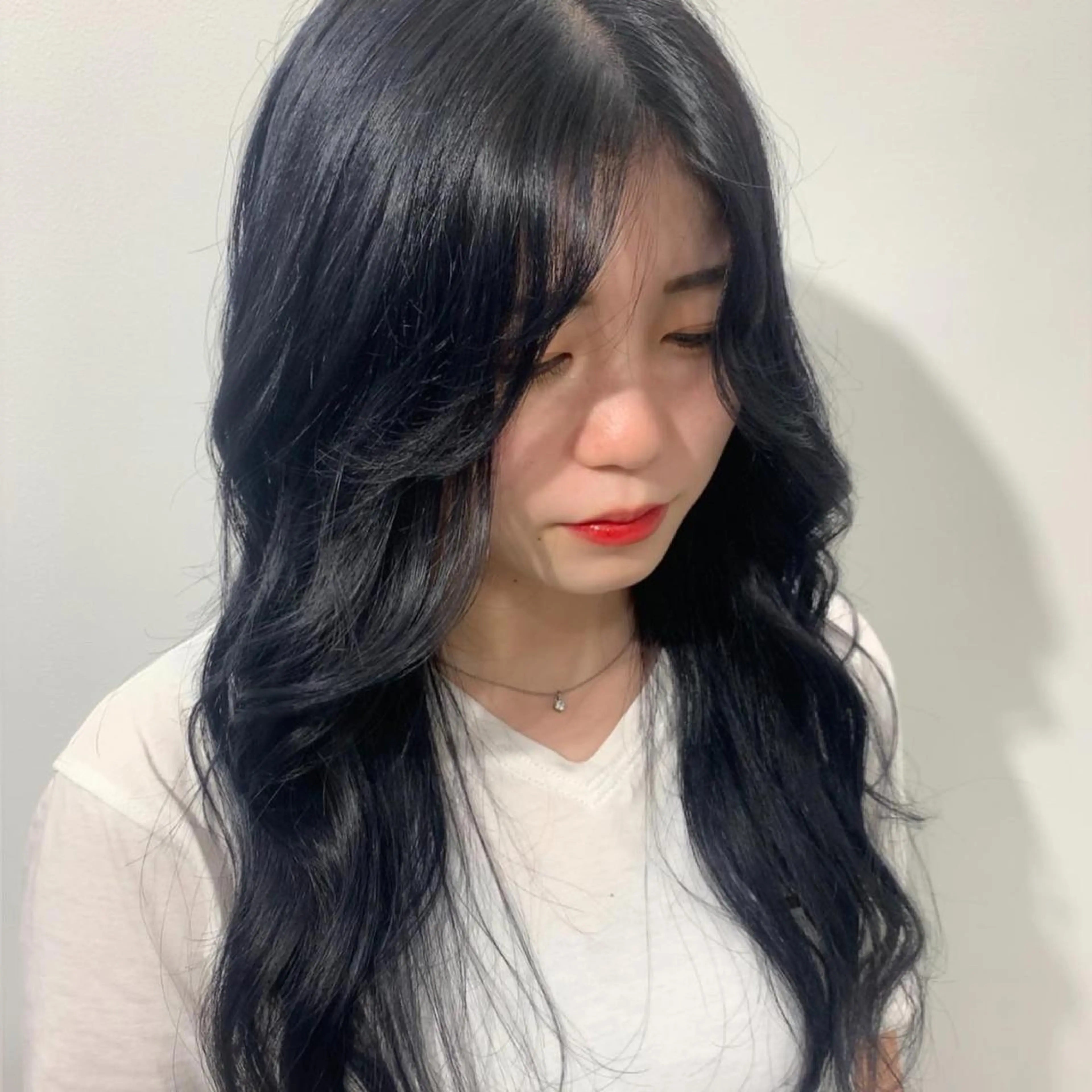 セミロング カラー 黒髪 ブリーチ ブルーカラー ブルーブラック fifth所属・fifth おのでら ようのヘアスタイル