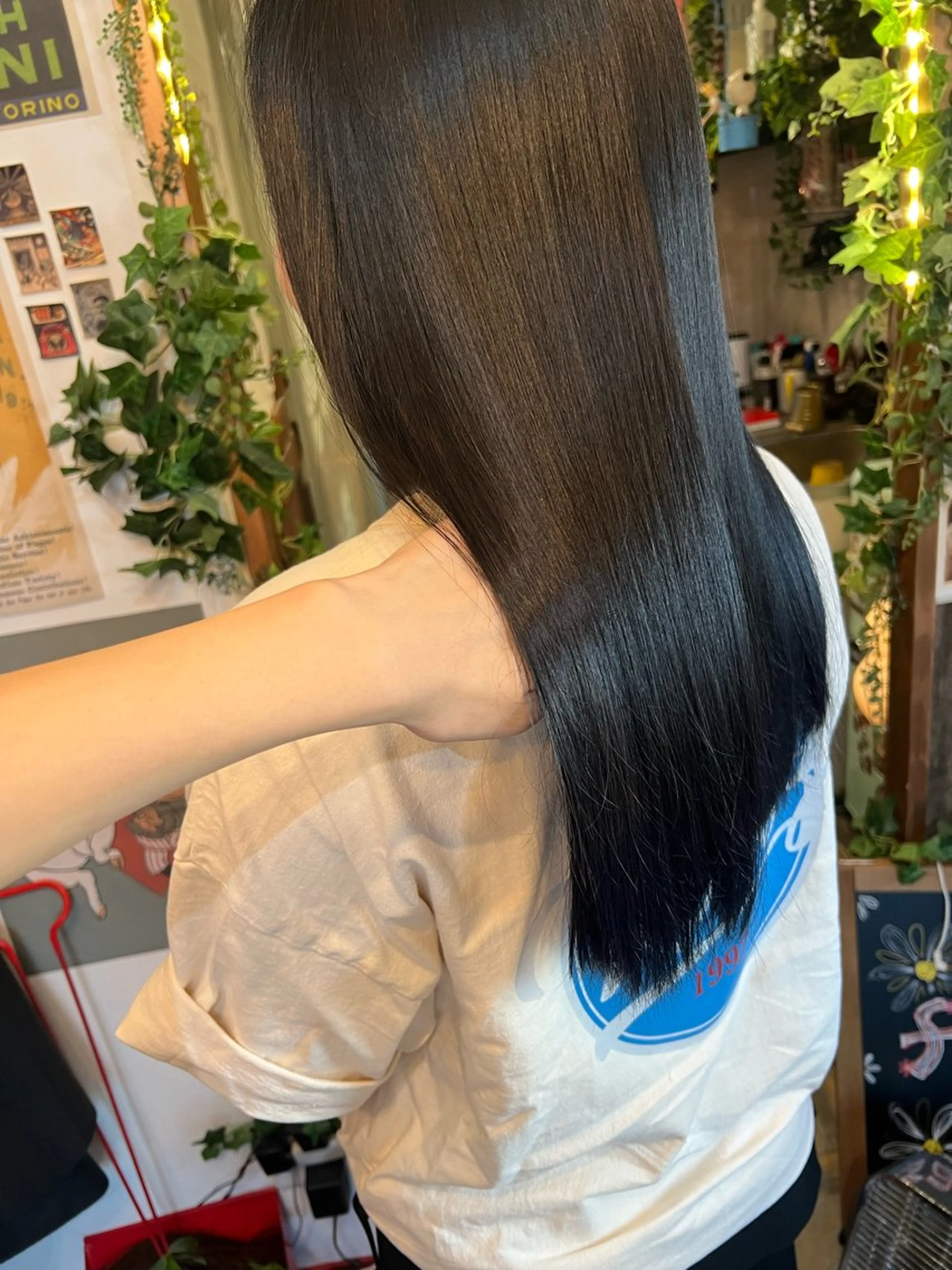 セミロング カラー 黒髪 ブルーカラー ブルーブラック 髪質改善 ヘアカラー トリートメント カラーパティシエ facce🌼ikoのヘアスタイル