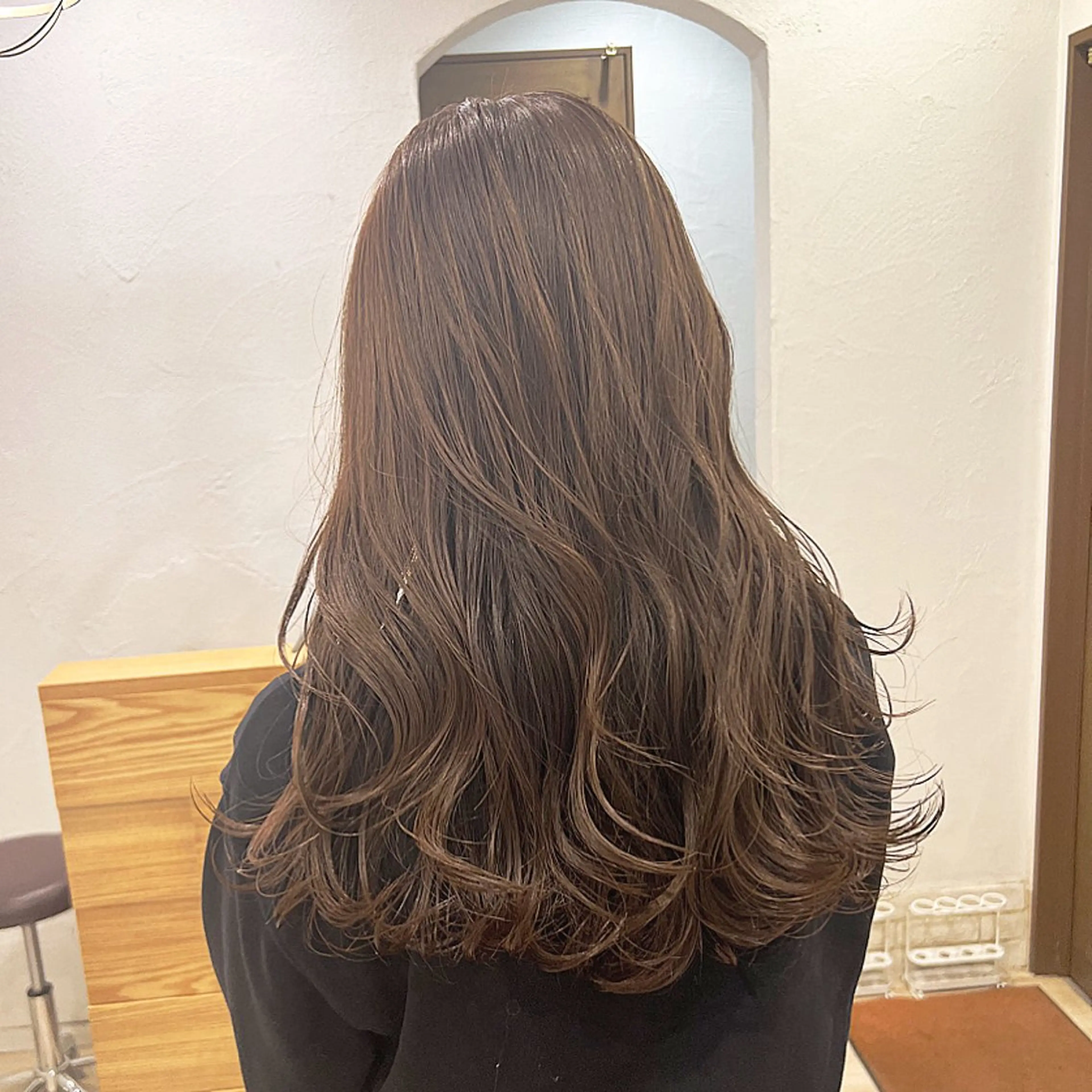 セミロング カラー パーマ ヘアアレンジ ベージュカラー 顔まわりレイヤー 顔周りカット レイヤーカット ローレイヤー カット ヘアカラー トリートメント ヘッドスパ 【ツヤ髪美容師】 ツダケイスケのヘアスタイル