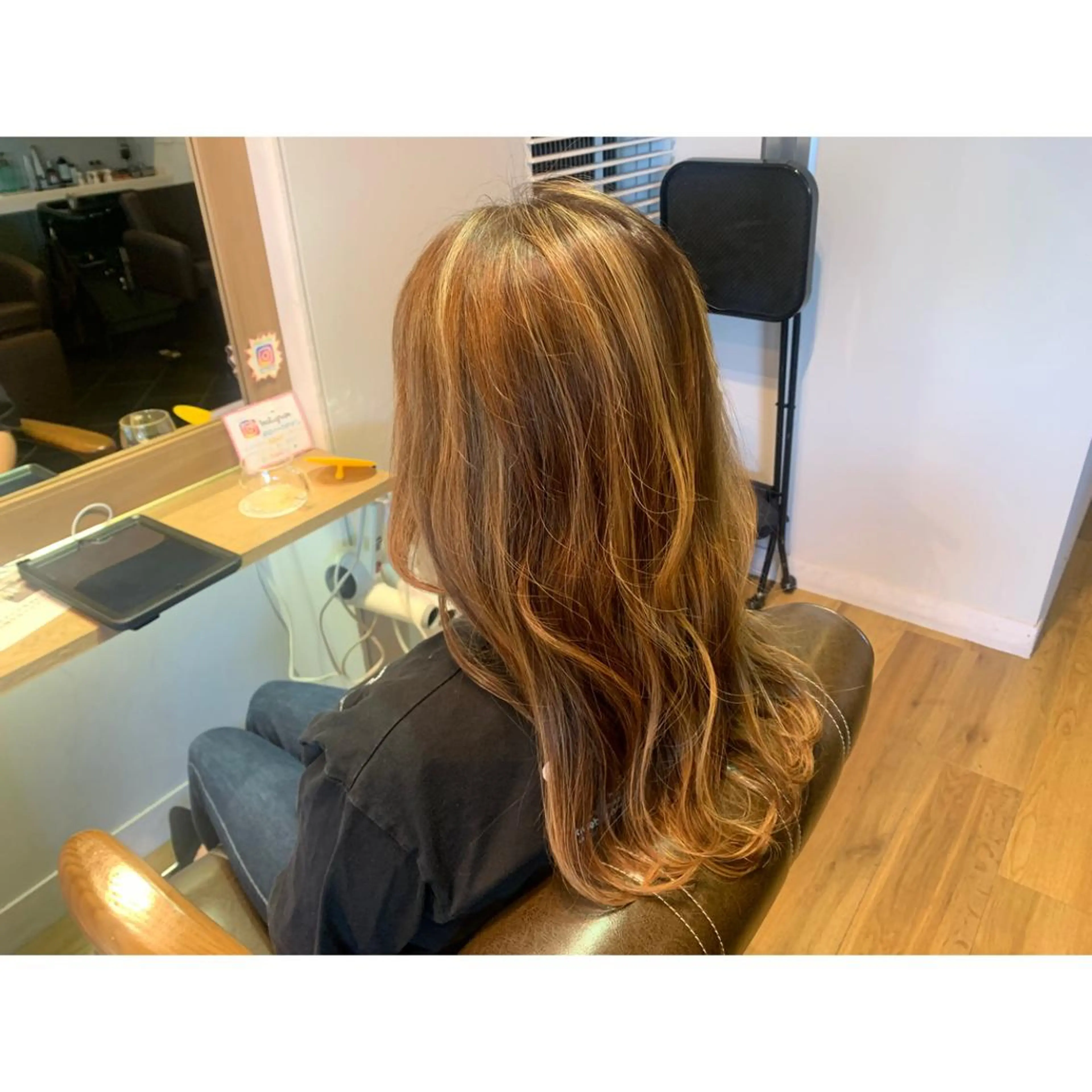 ロング カラー ハイライトカラー ハイライト ヘアカラー トリートメント ツキダテ ユイのヘアスタイル