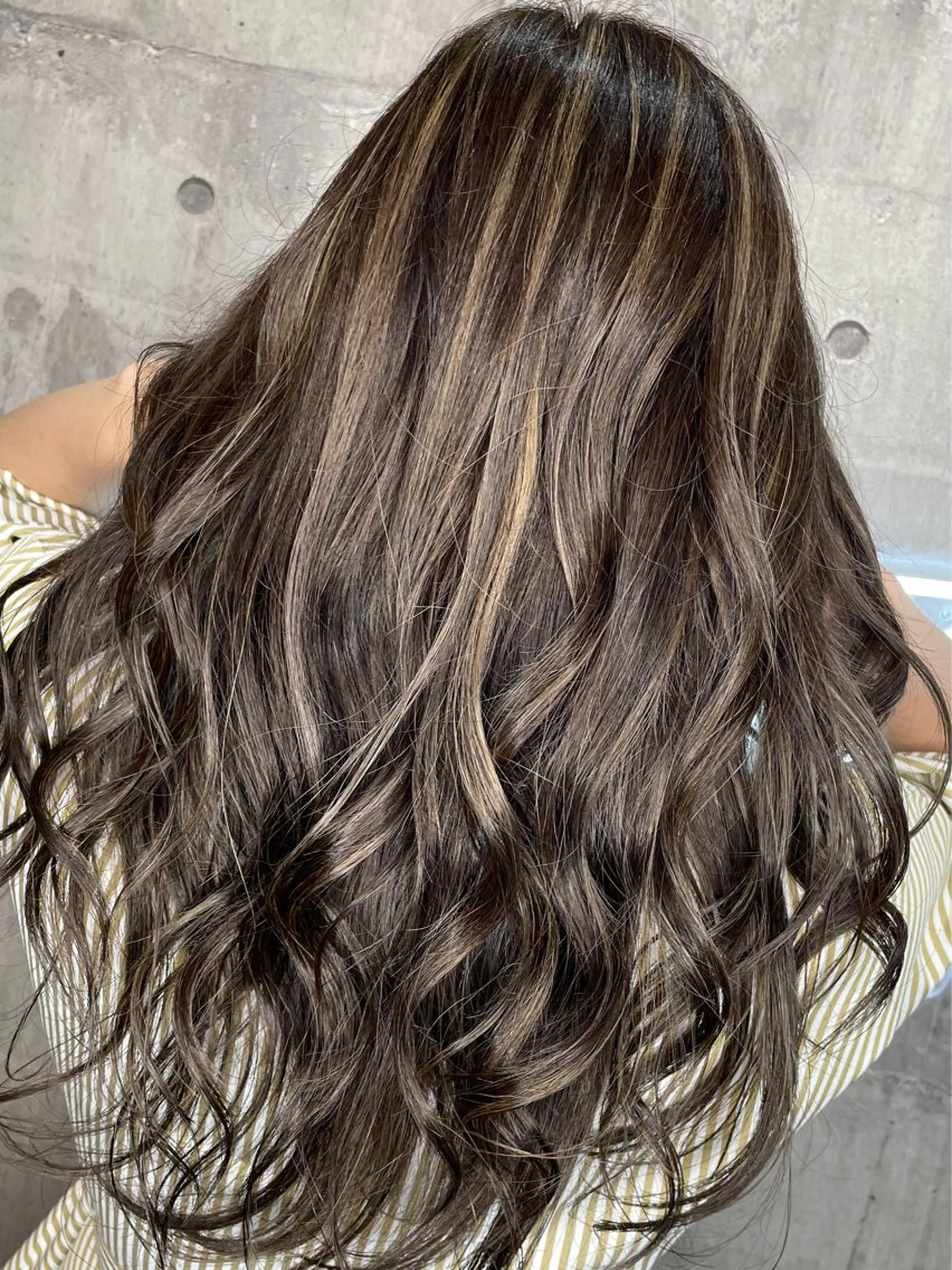 ロング カラー ✨韓国艶髪✨ケア ブリーチ🫧アキラのヘアスタイル