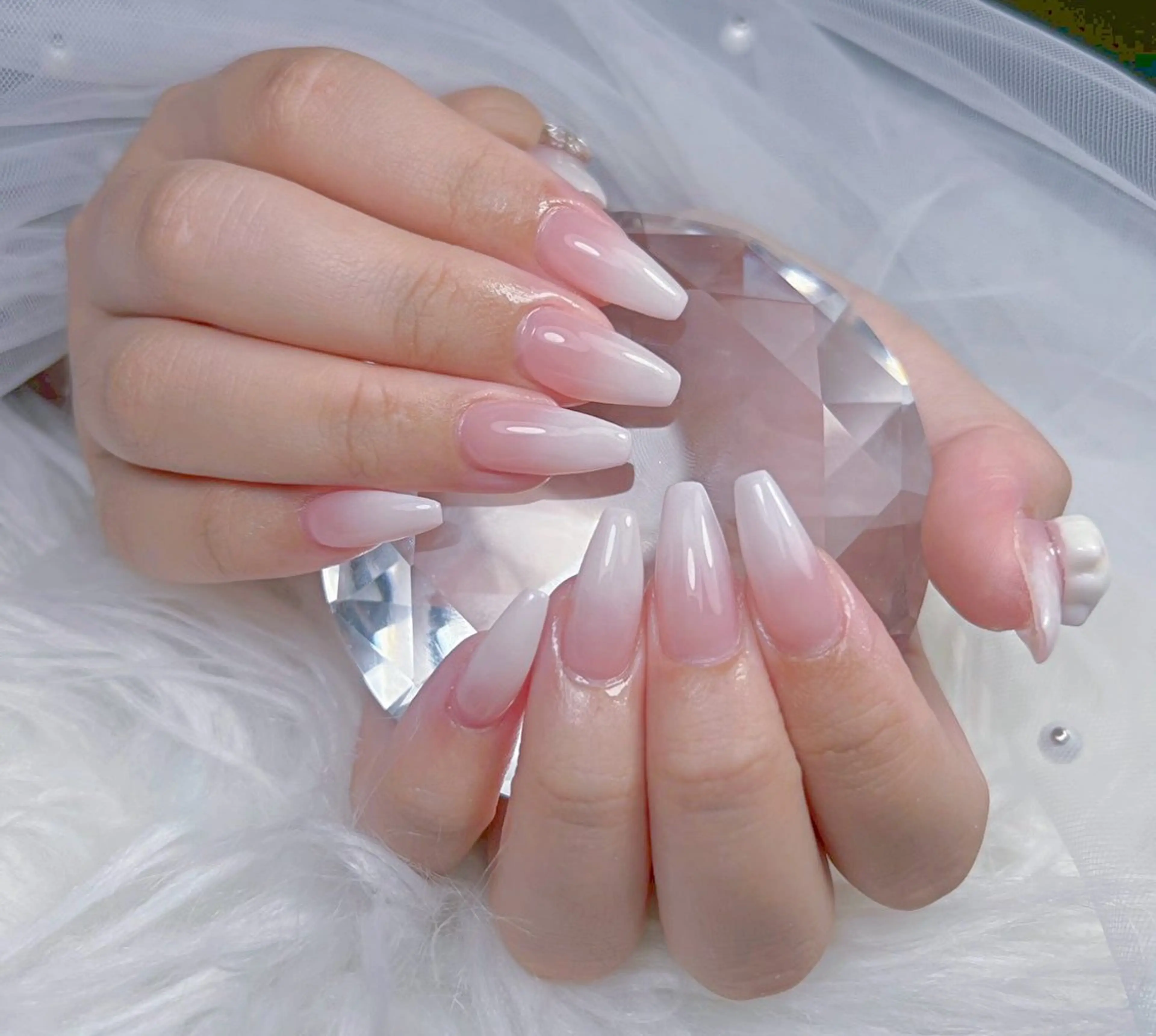 ネイル アートネイル オーロラネイル チークネイル 長さ出し フットネイル Miya _nailのネイルデザイン