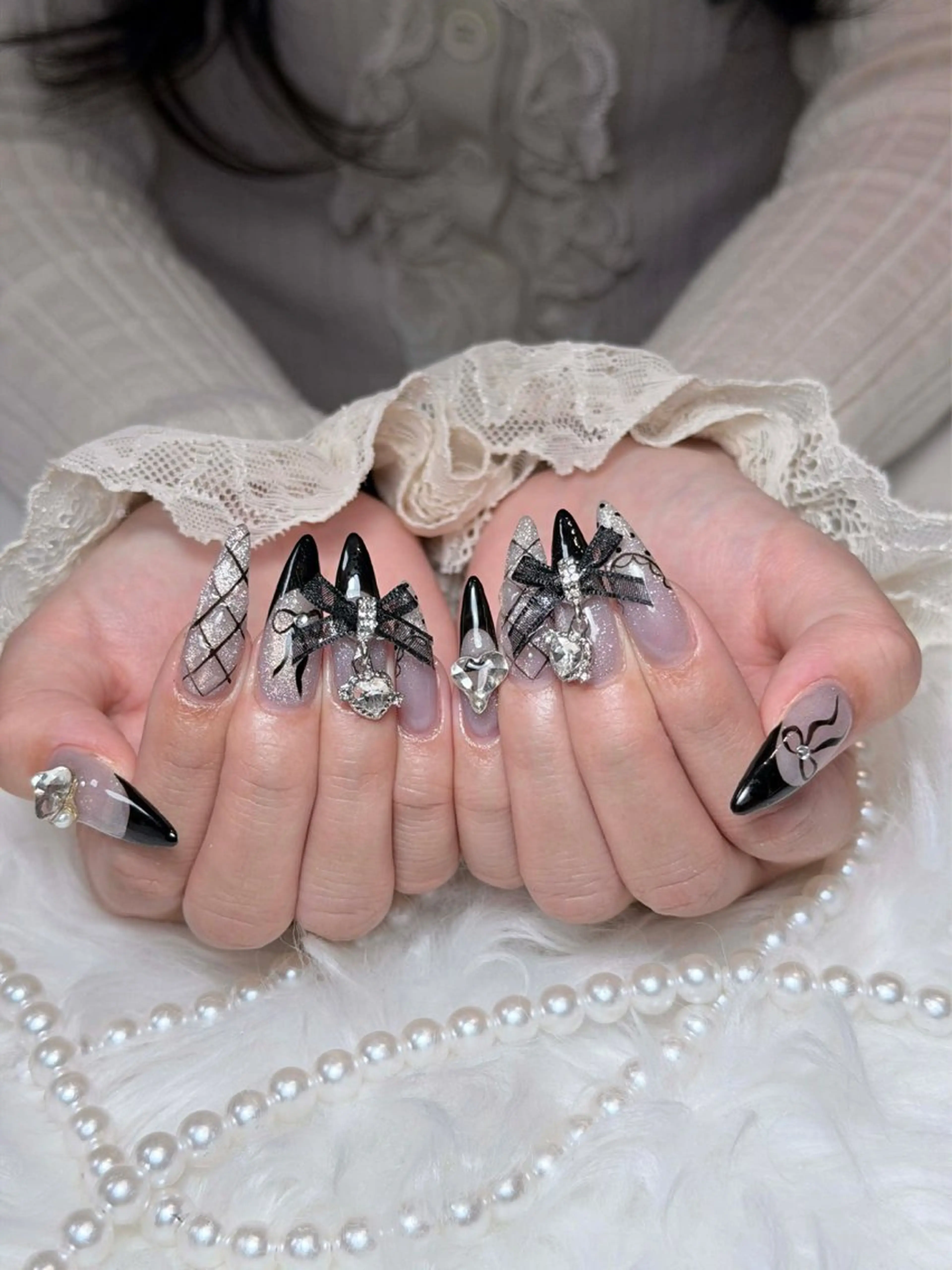 ネイル チークネイル ドット フレンチネイル グラデーション ハート ハンドネイル ハンドケア Eli Nails 新宿のネイルデザイン