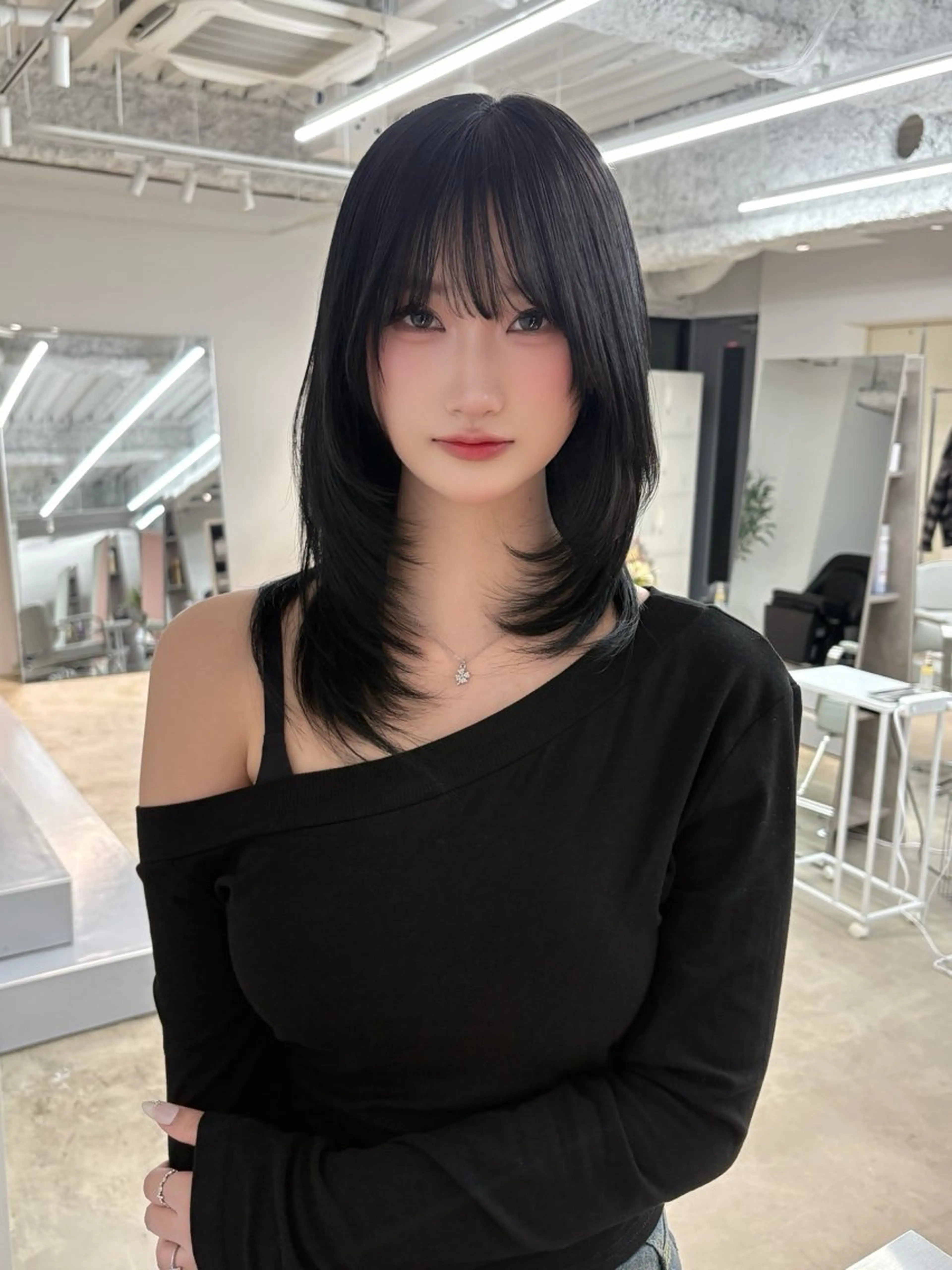 ミディアム ミディアムレイヤー レイヤーカット カット トリートメント SOKI｜赤髪 ×レイヤー｜外苑前のヘアスタイル