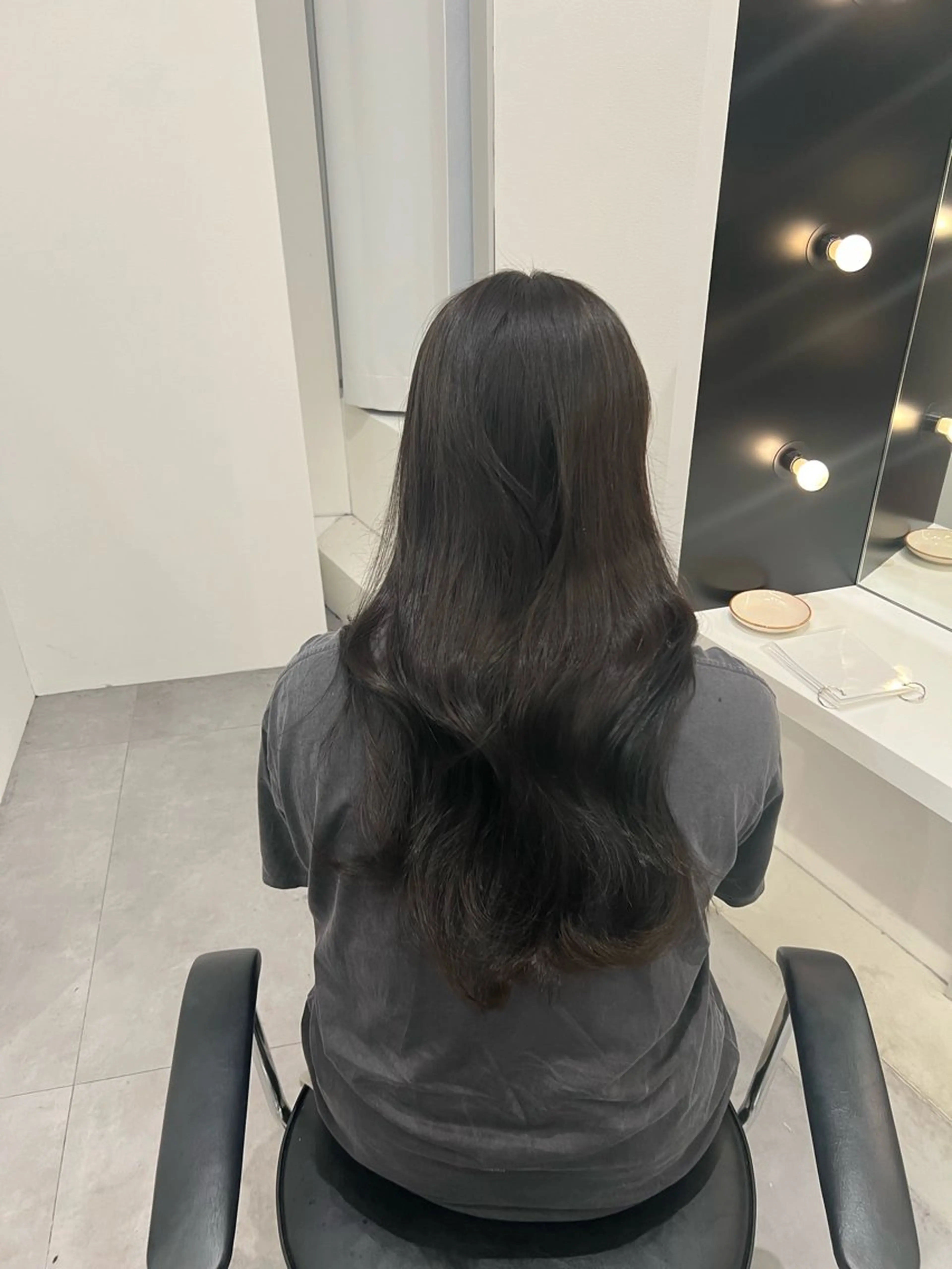 ロング アッシュ アッシュブラック しゅういち/赤み消し カラー特化のヘアスタイル