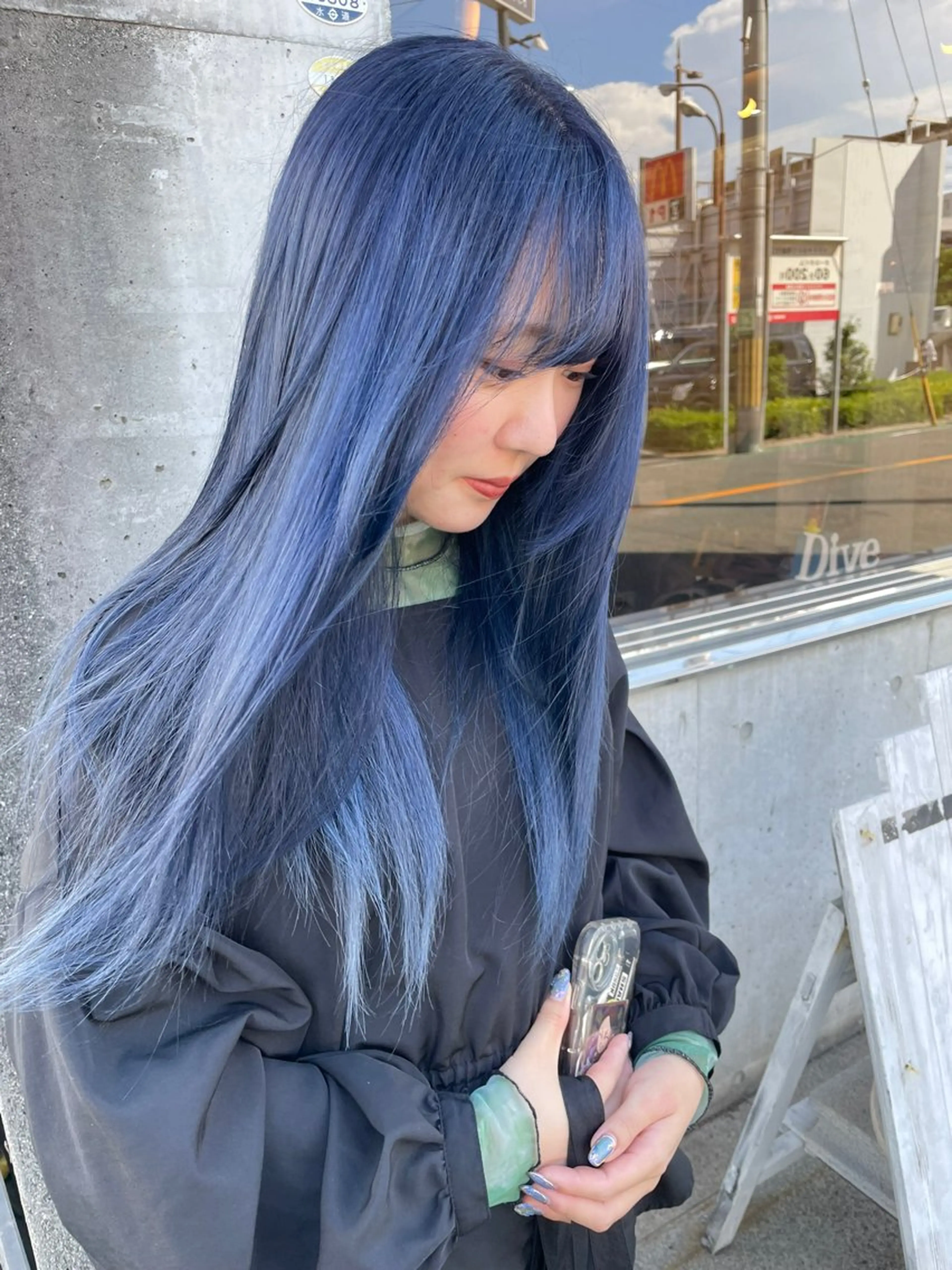 ロング カラー ブリーチ カット ヘアカラー シモダ クルミのヘアスタイル